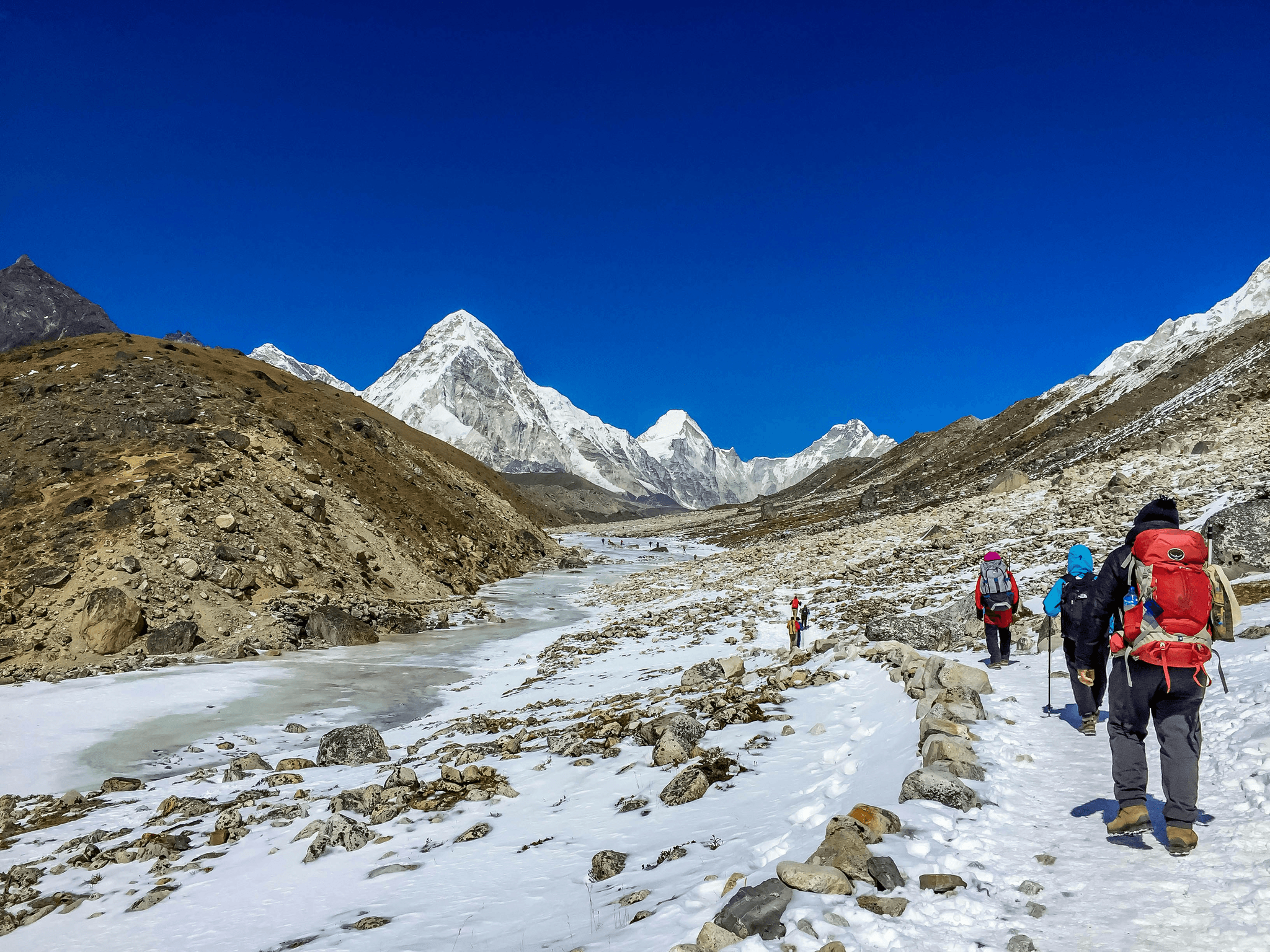 mount everest weather challenges during trekking