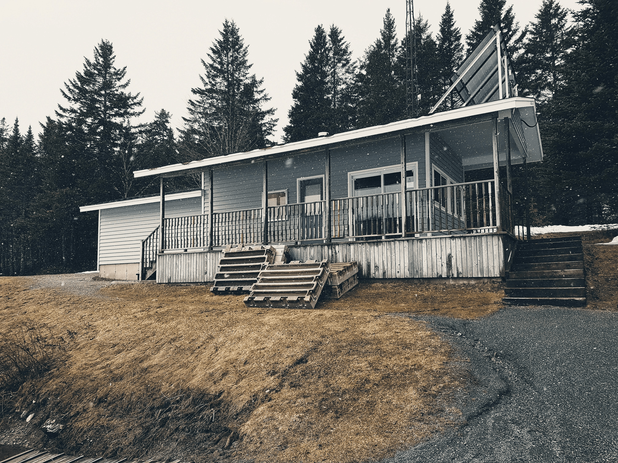 Cozy outdoor view from mobile cabin homes showcasing natural surroundings.