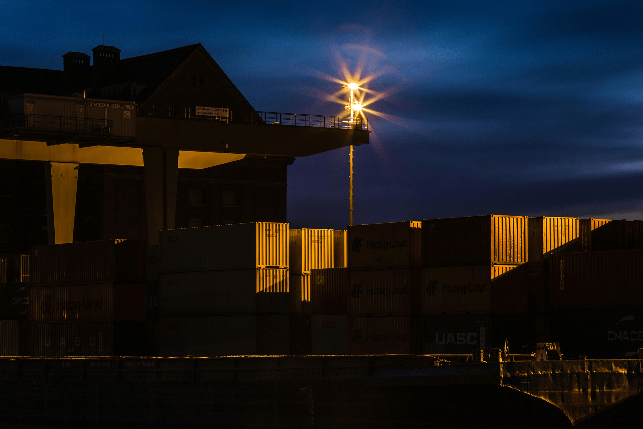 Efficient shipping and import process from China lighting manufacturers