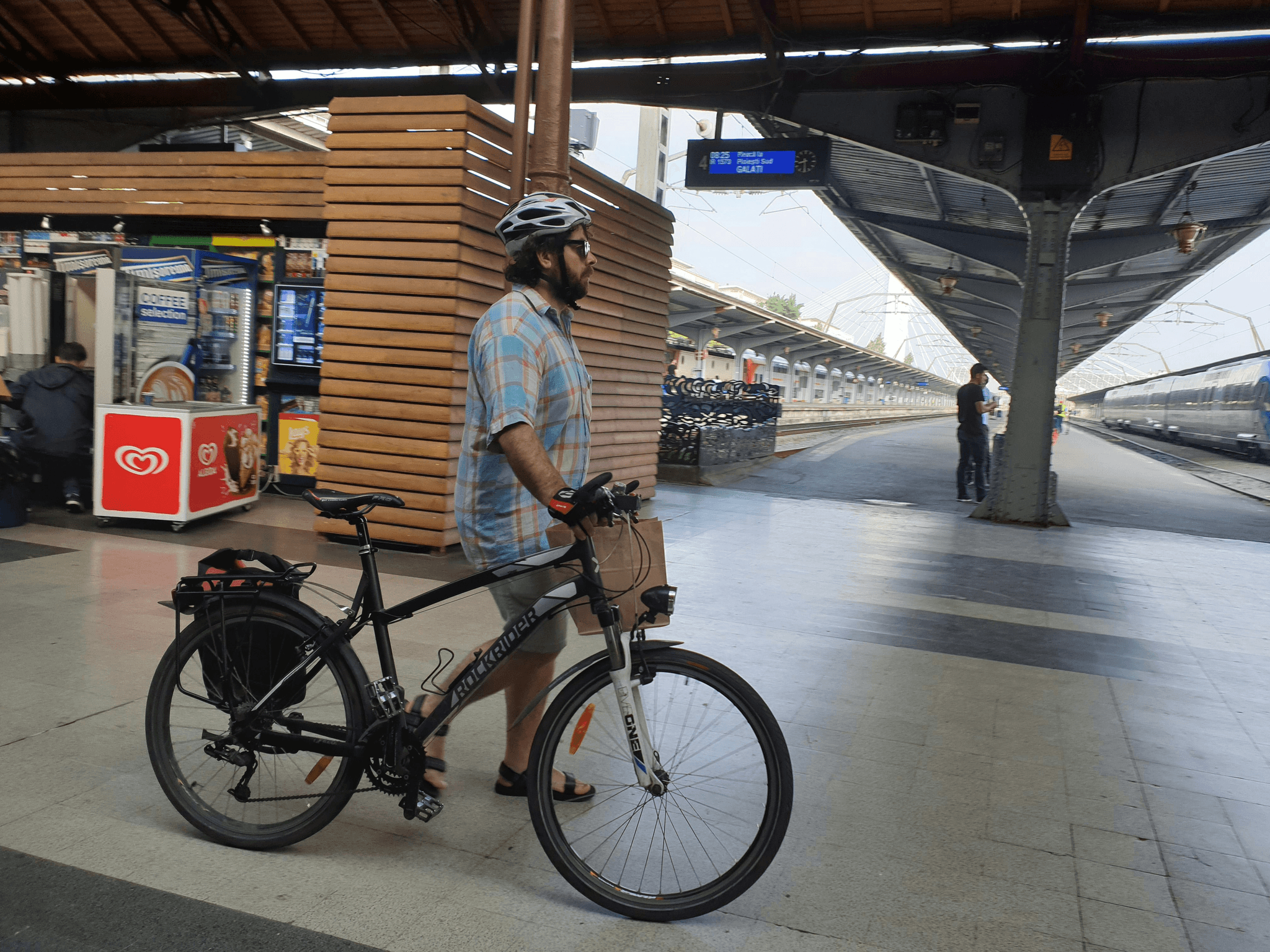 新幹線と輪行袋　自転車　輪行