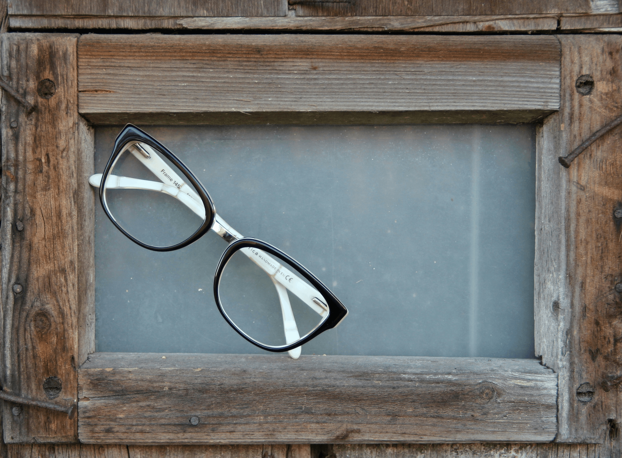 full frame glasses vs frameless options comparison