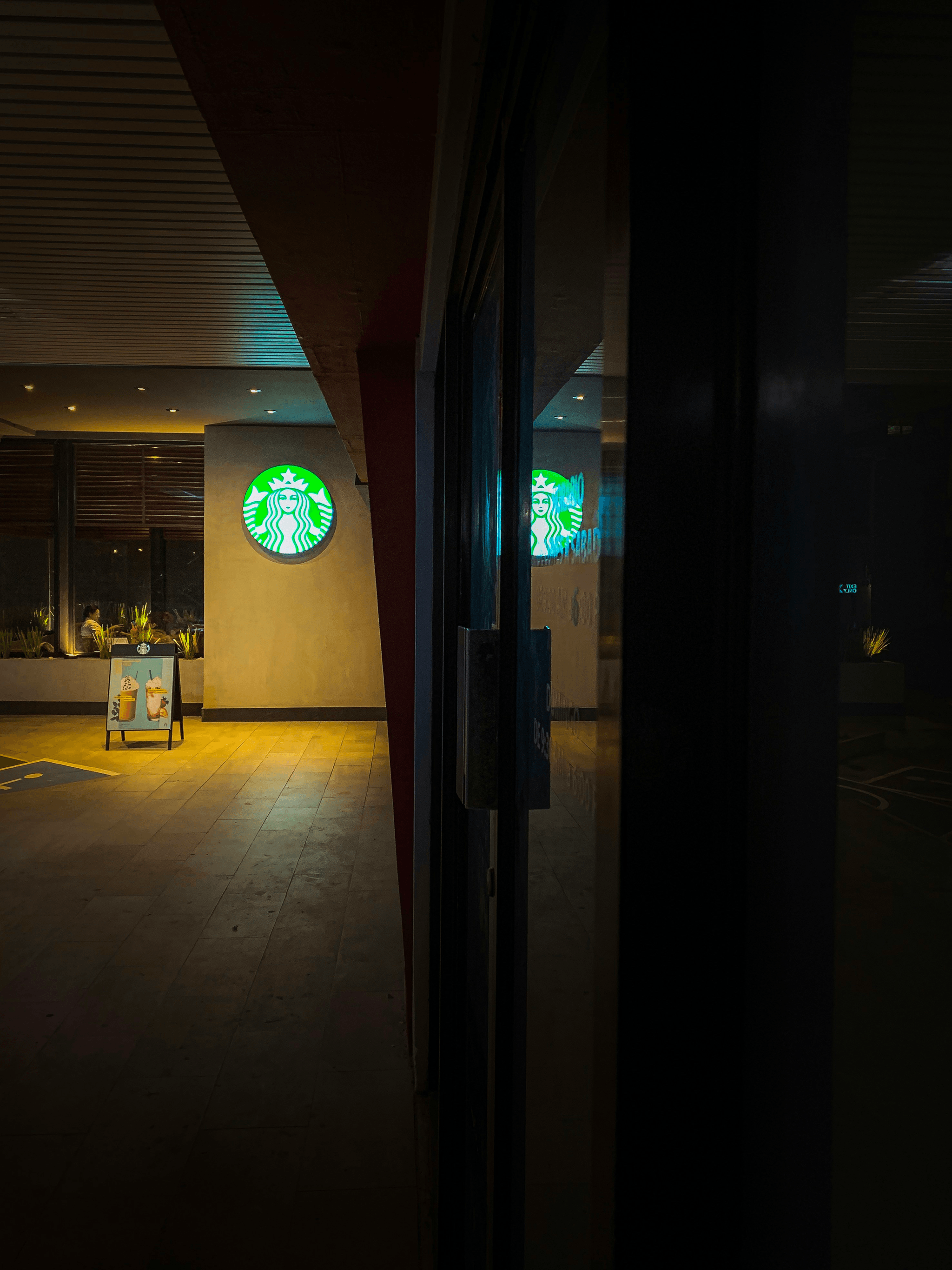 Successful brands - Starbucks' inviting atmosphere
