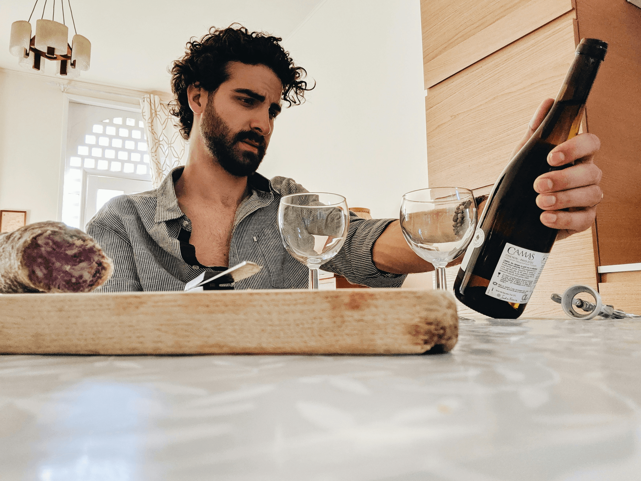 We tell stories that make your brand come alive and create emotional added value. Storytelling, that remains What we offer We do not sell products. We sell goosebumps. Enjoyment marketing is emotionalization at star kitchen level: We make brands tangible – with atmosphere, sensuality, and storytelling that sticks. Instead of loud advertising noise, we rely on subtle nuances that hit the nerve. Whether wine, lifestyle, culinary, or design – we create moments that taste, smell, sound – and resonate. In short: We turn buyers into connoisseurs. And brands into an experience.