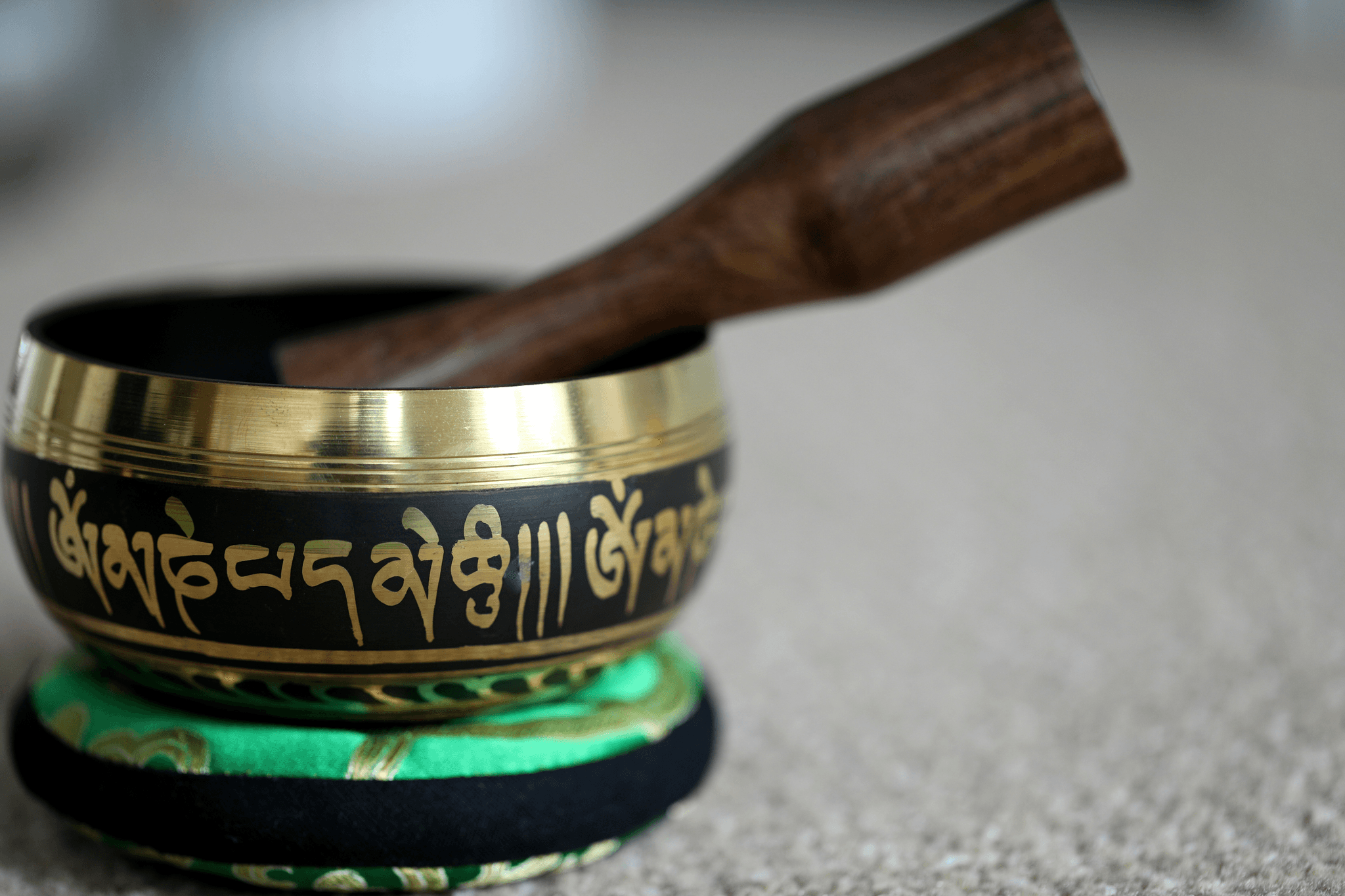 Tibetan sound bowl being played