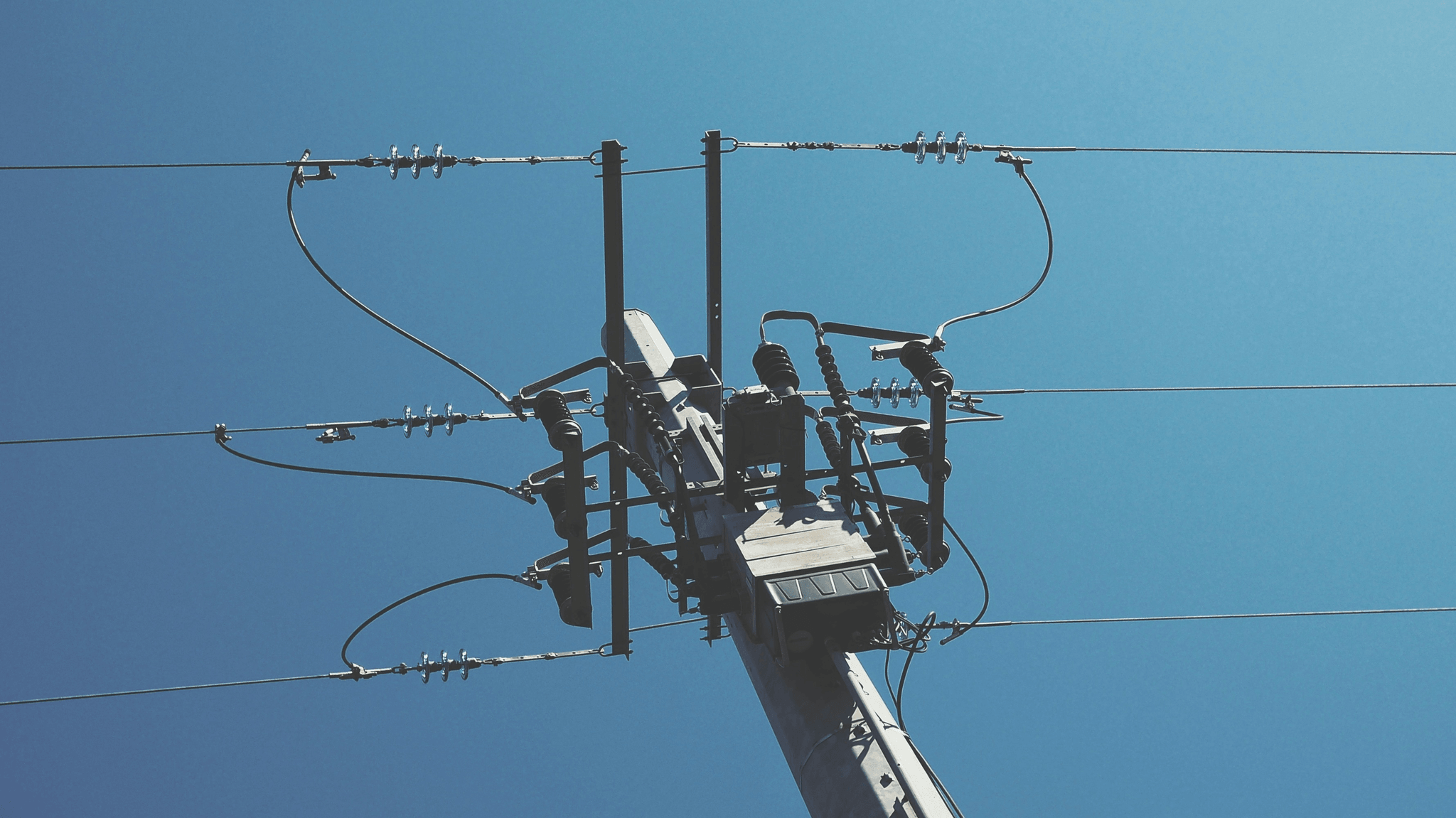 Diagram illustrating v rings used in high voltage power lines.