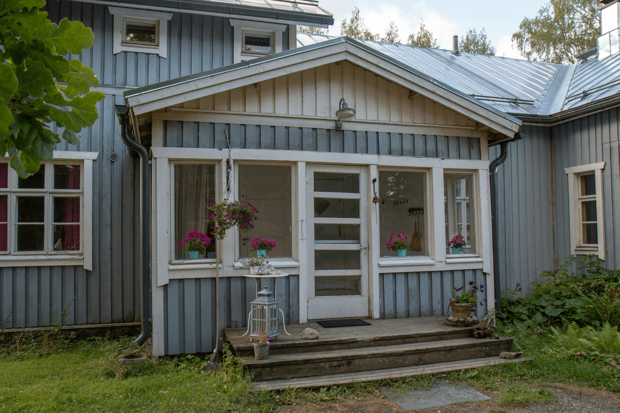prefab bungalow exterior showcasing modern design features