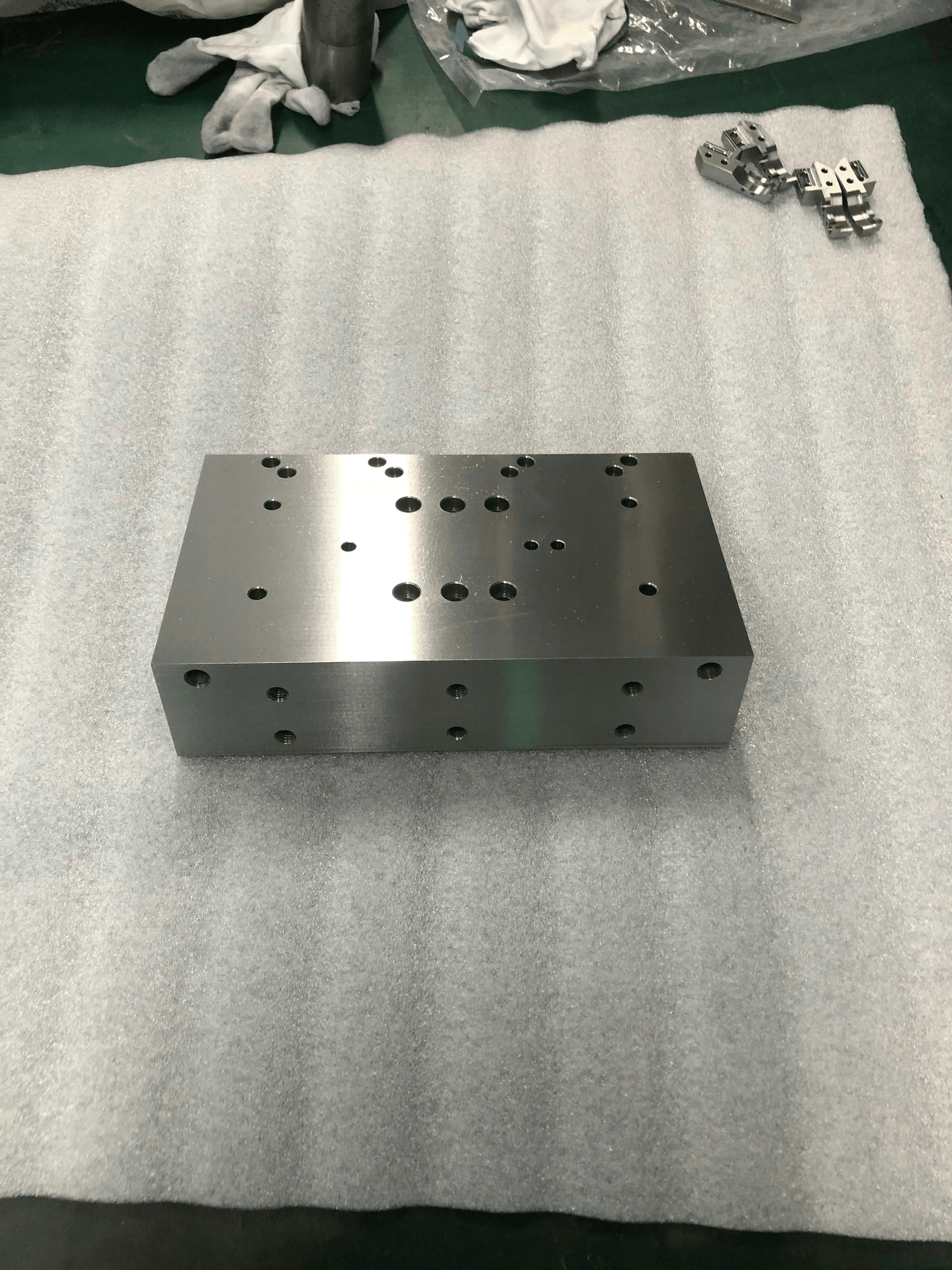 Choose the best laser cutter for aluminum from various models.