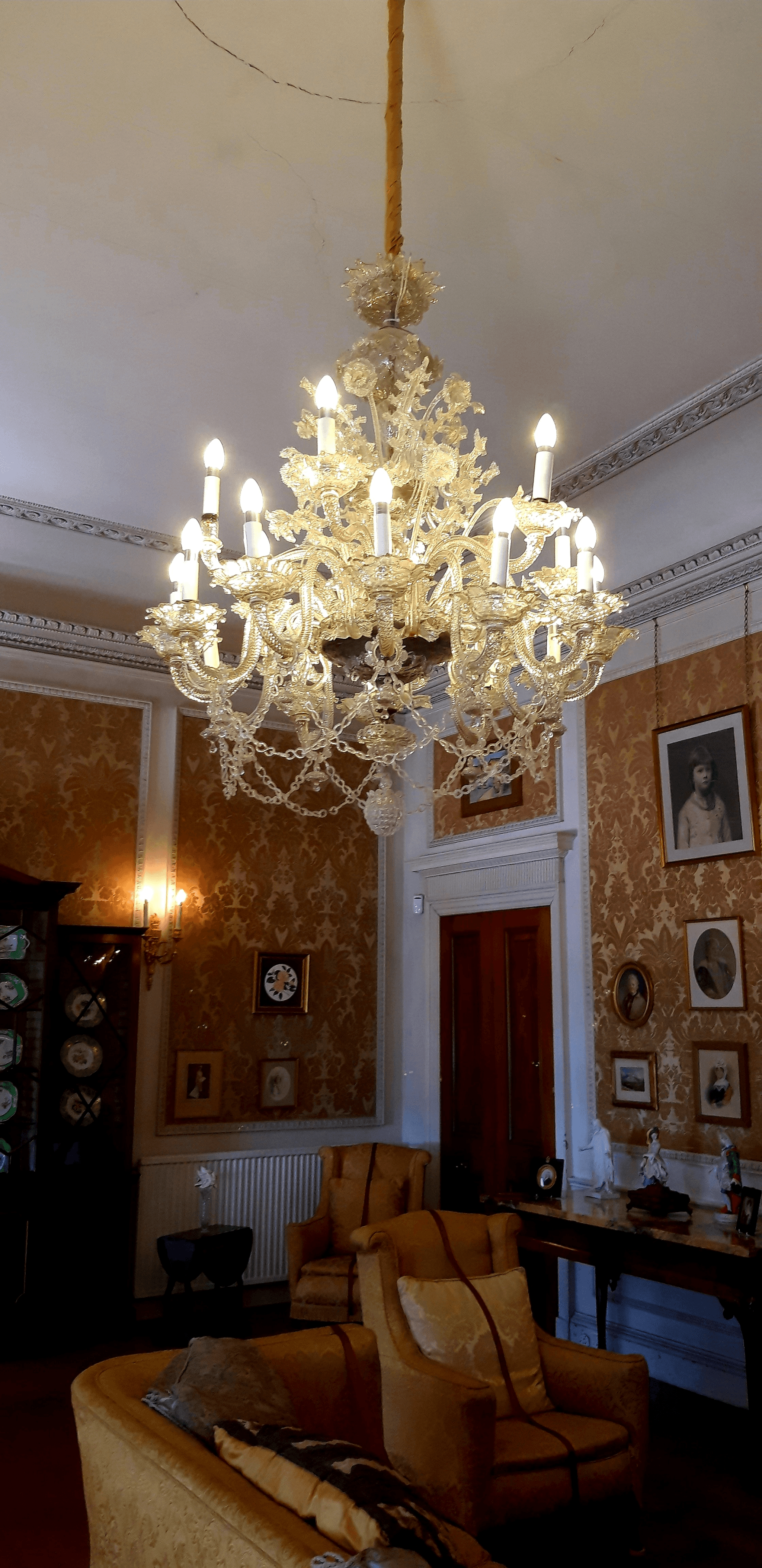 Top lighting companies - Classic chandelier by Hinkley Lighting