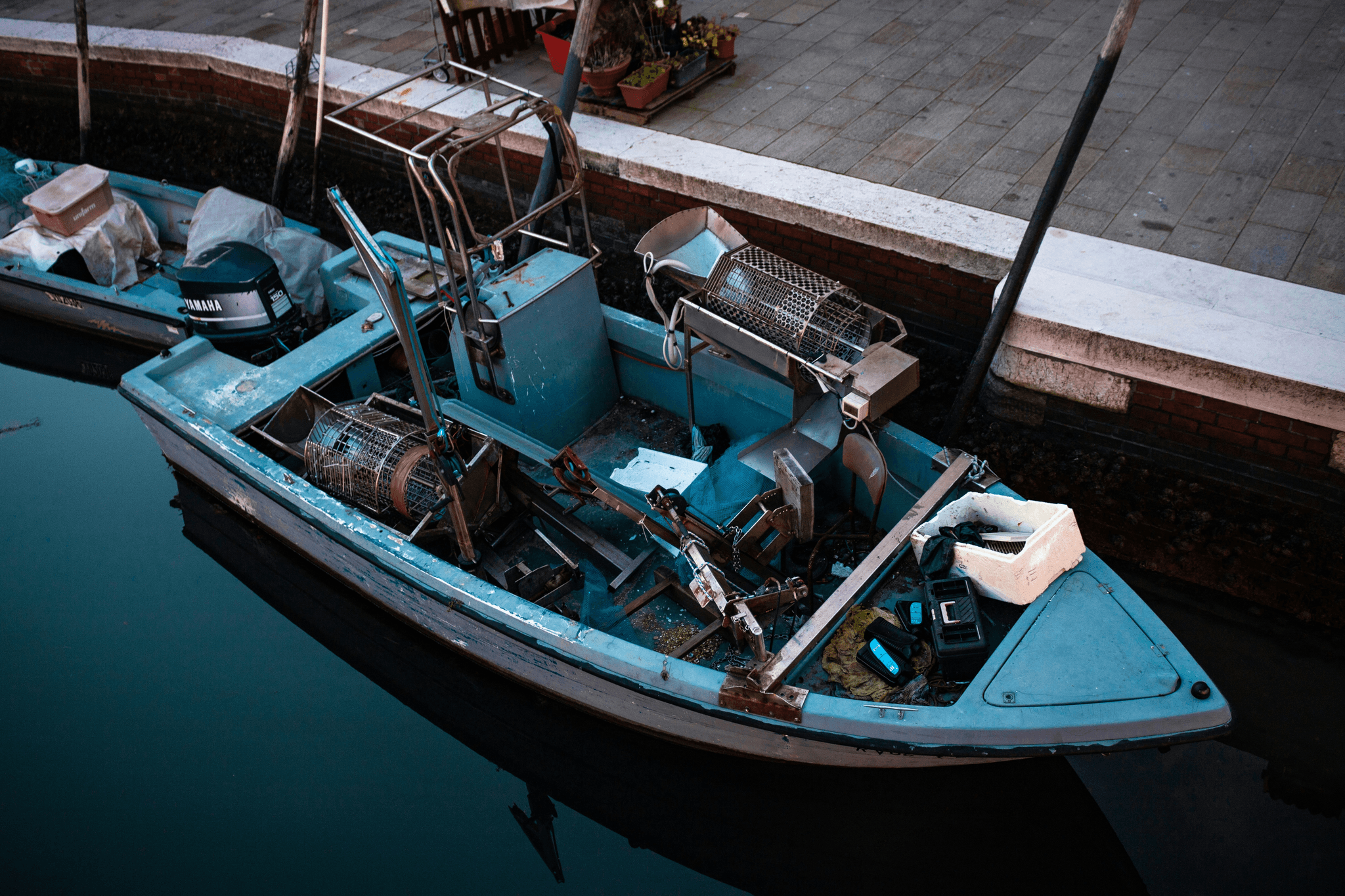 Different type of fishing boats available at Weisidun Yacht.