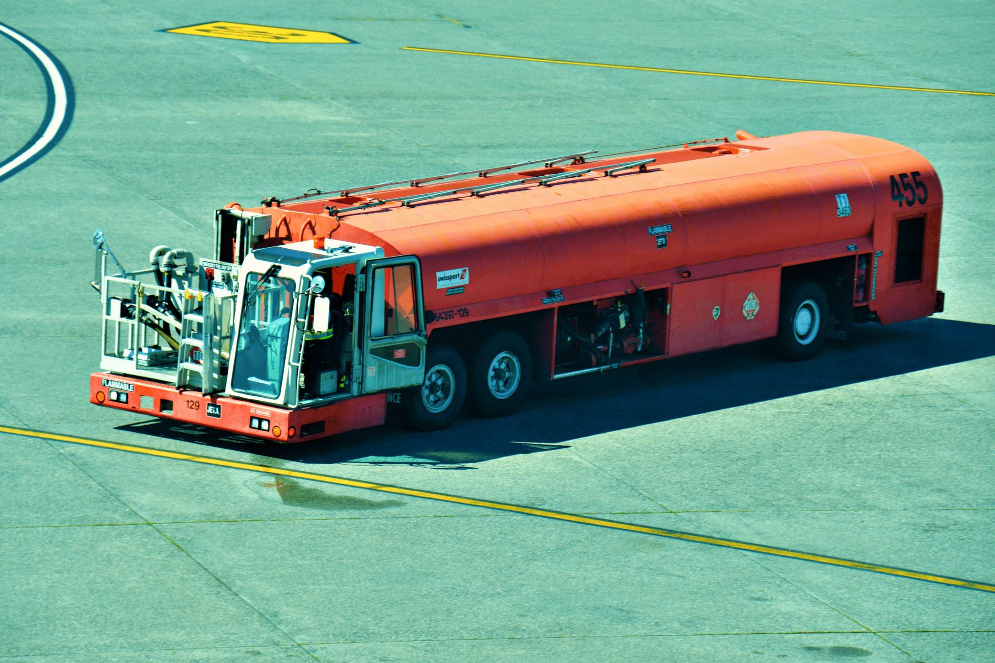 Efficient Haisen's Aircraft Refueler designed for versatile aviation fueling.