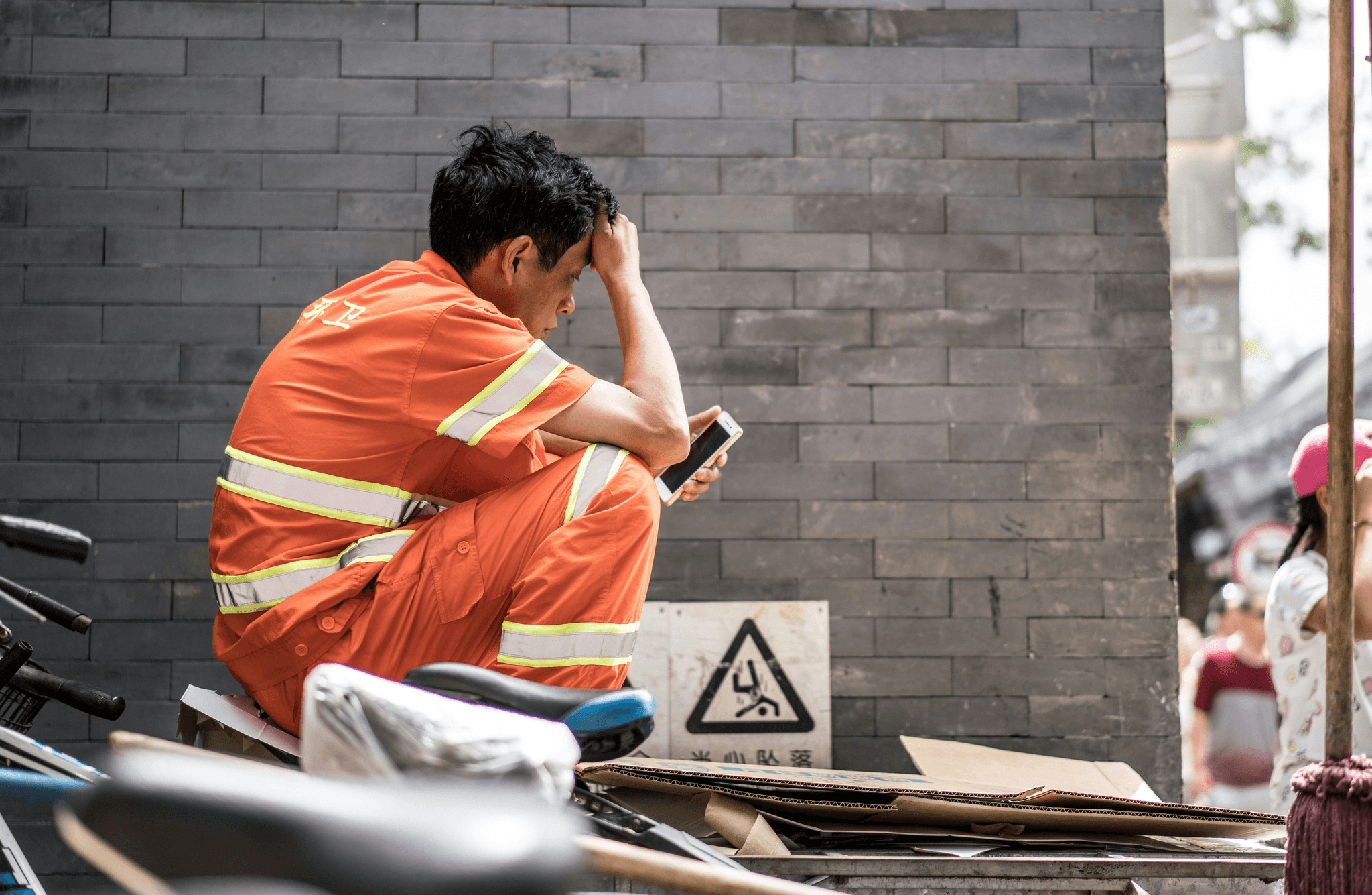 【夏季防中暑全攻略】熱傷害預防3招＋4大症狀辨識，守護你的夏天健康！｜淺顯易懂的行醫筆記｜療寮診所．板橋江子翠｜家醫科診所．健保一般科