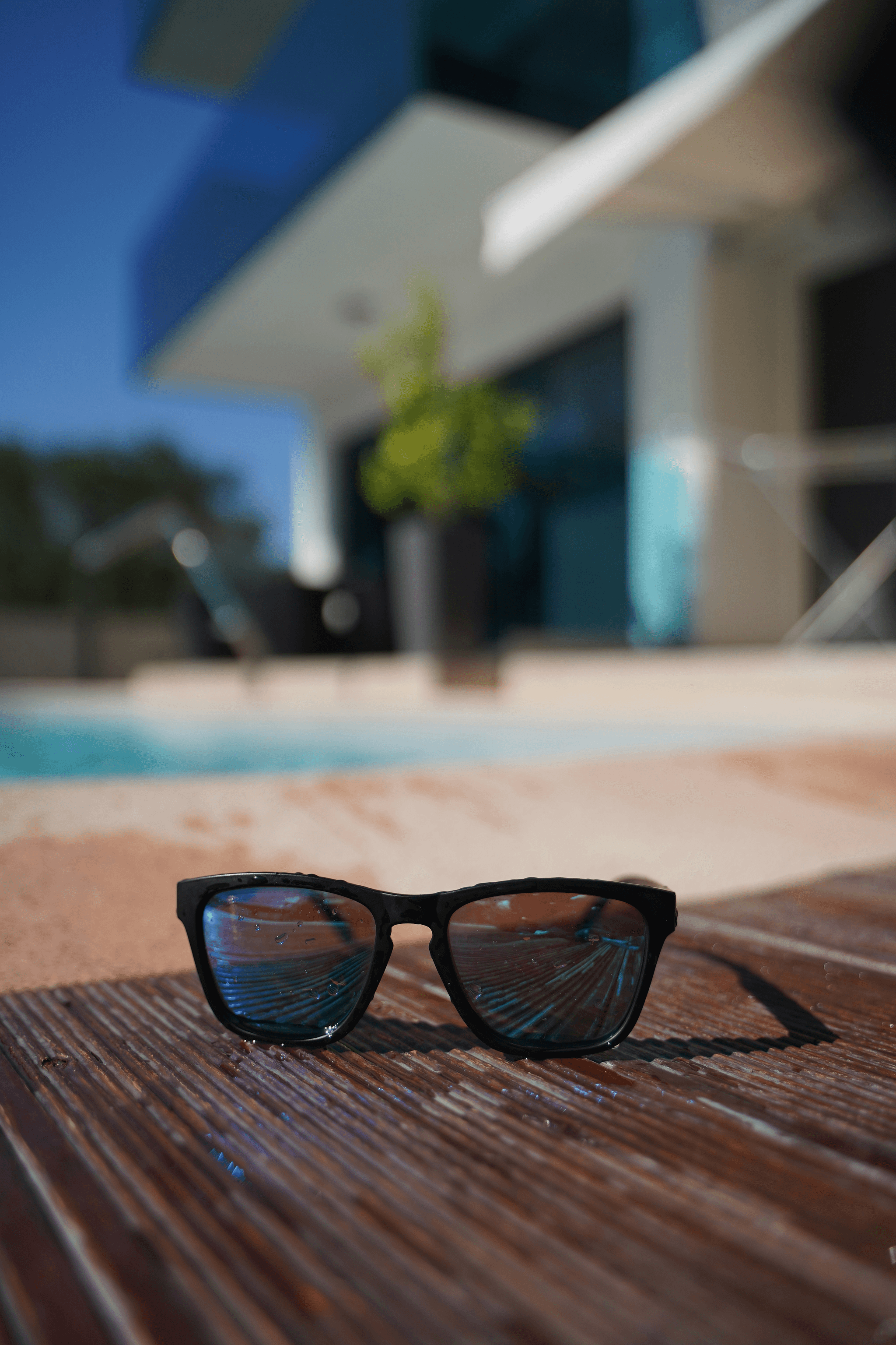 Explore our range of cheap polarised sunglasses ideal for every occasion.