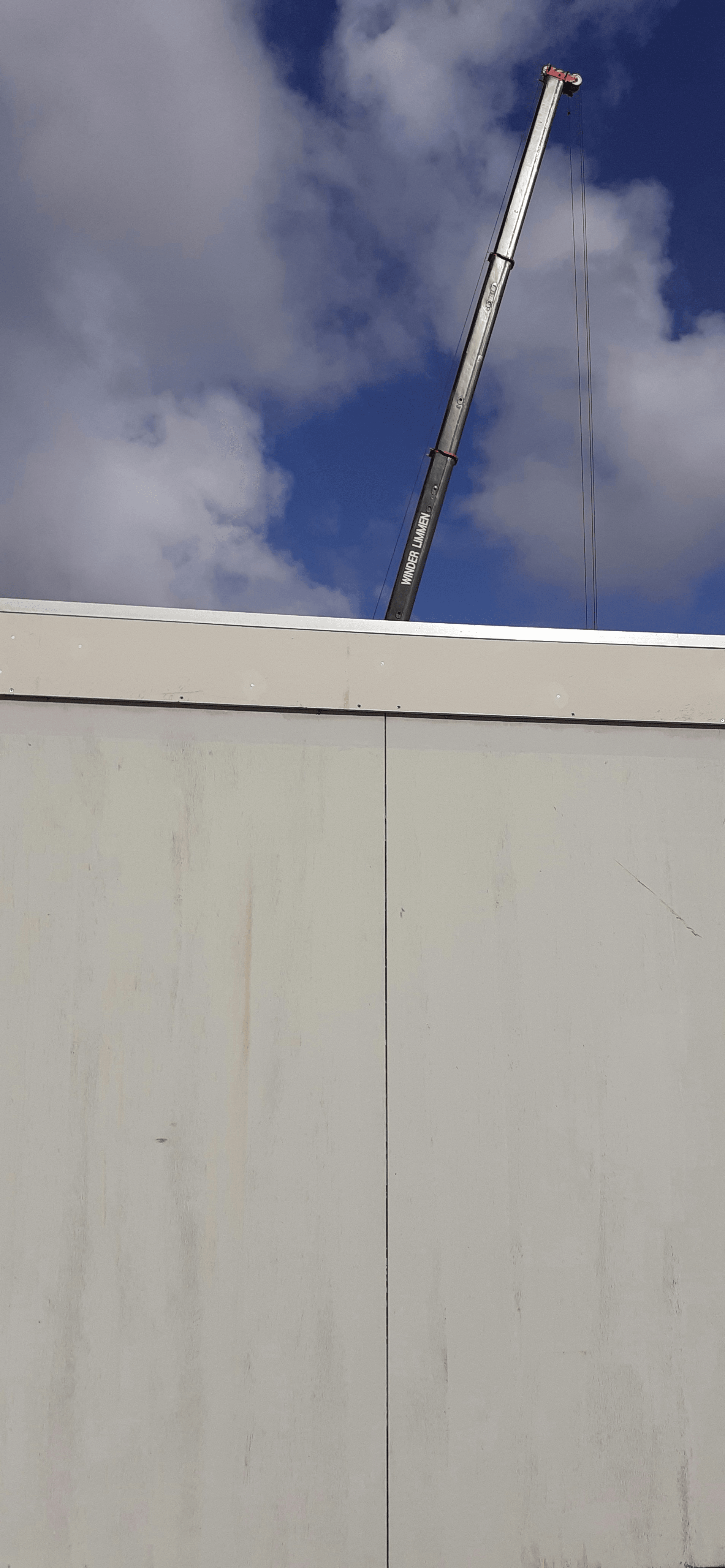 Energy-efficient features in construction container