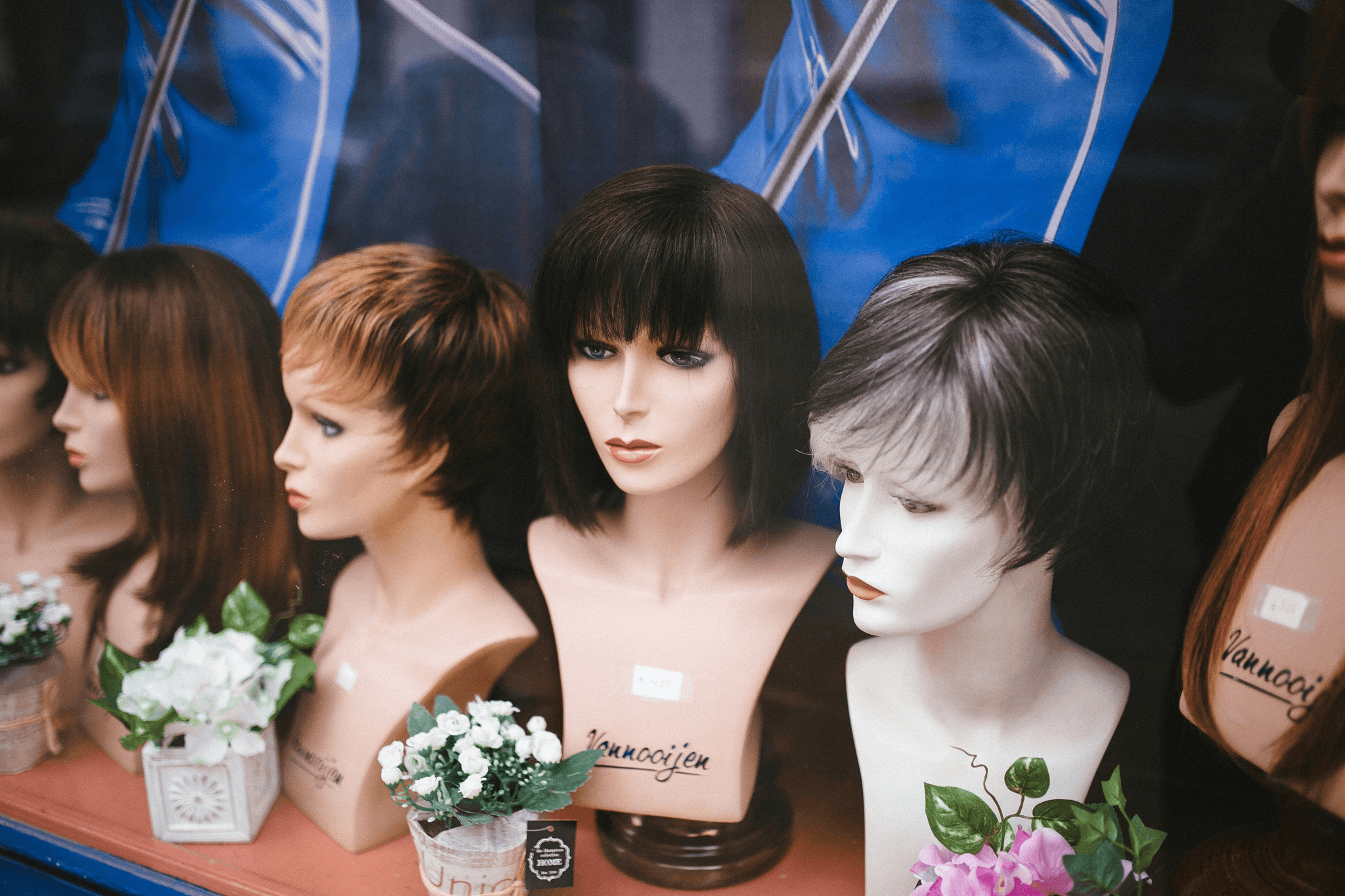 Closure vs frontal wig comparison showcasing styles.