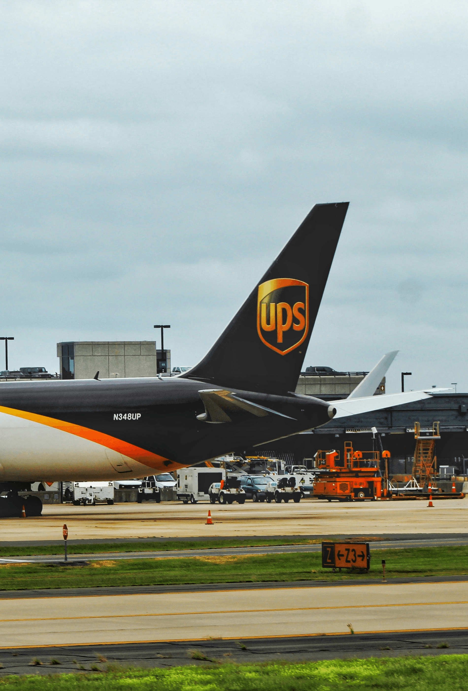 Fast cargo plane takeoff for efficient shipping options when sourcing products from China