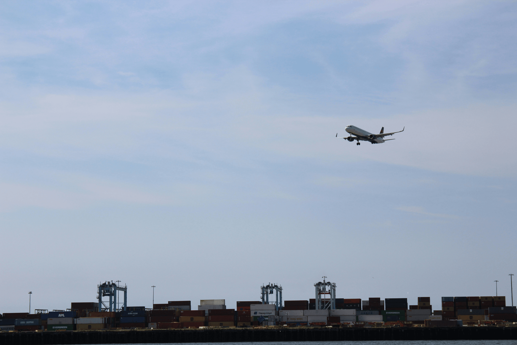 cheap shipping from china to uk comparison between air freight and sea freight