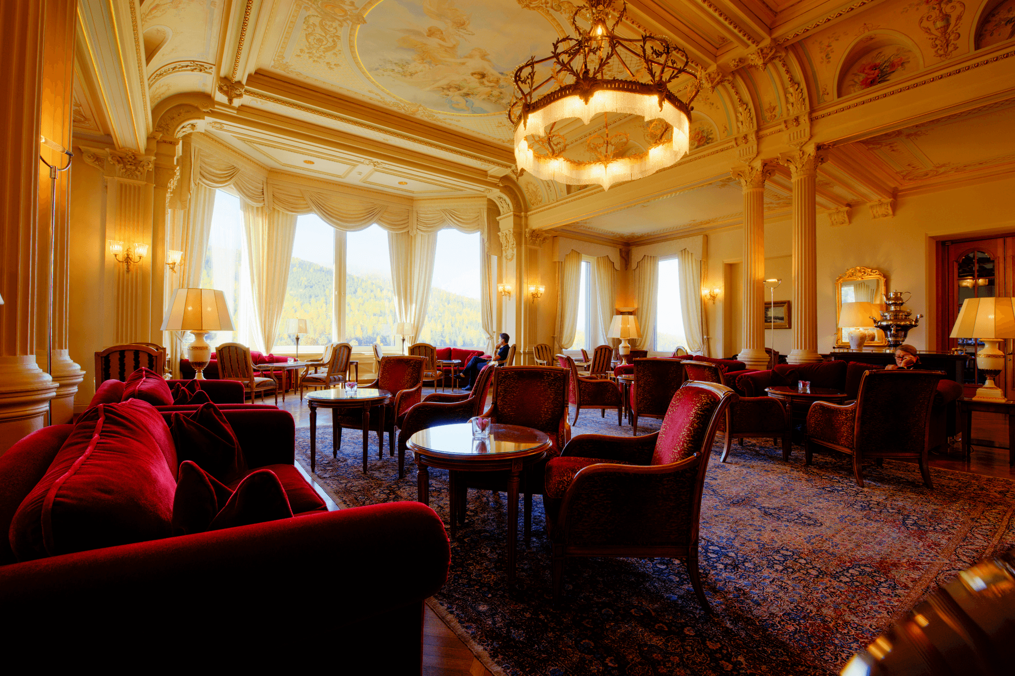 Hotel furniture china - Stylish chairs and tables in an elegant lobby