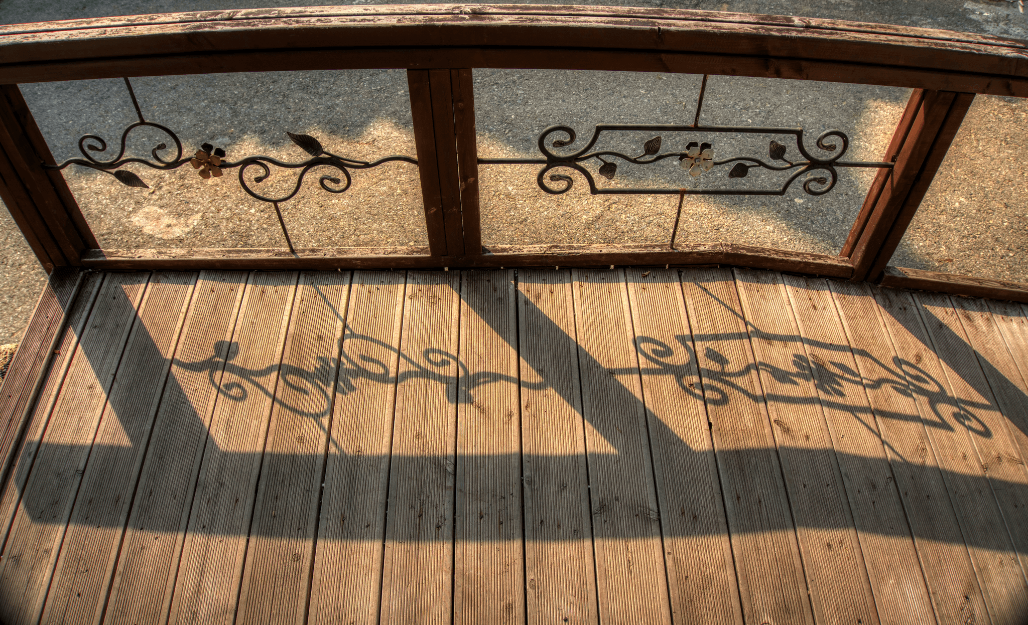 composite railing deck featuring stylish aluminum designs