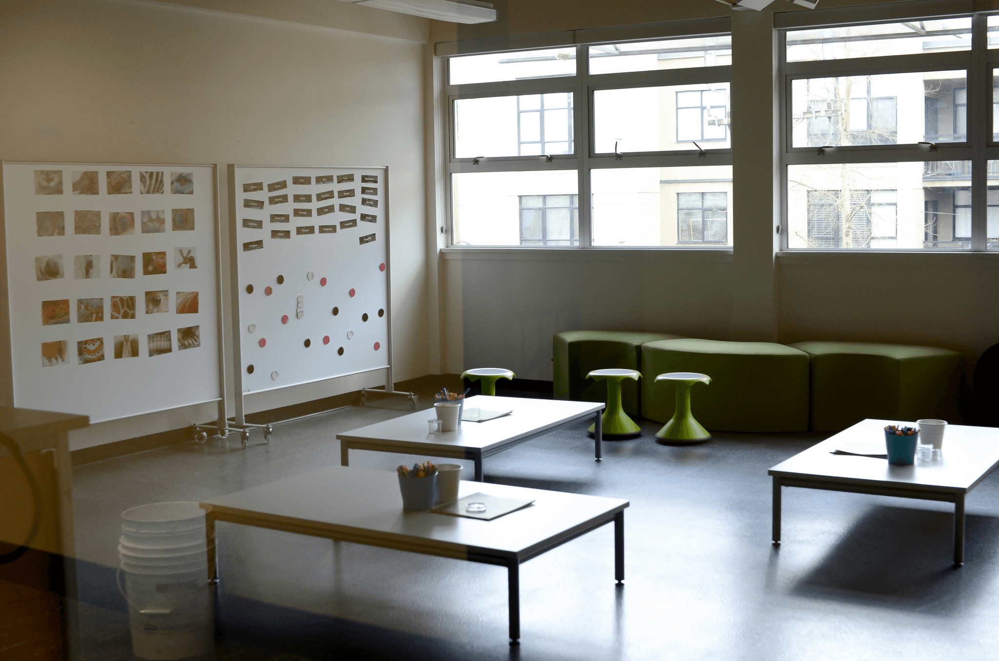 Adaptable prefabricated classrooms promoting dynamic learning experiences