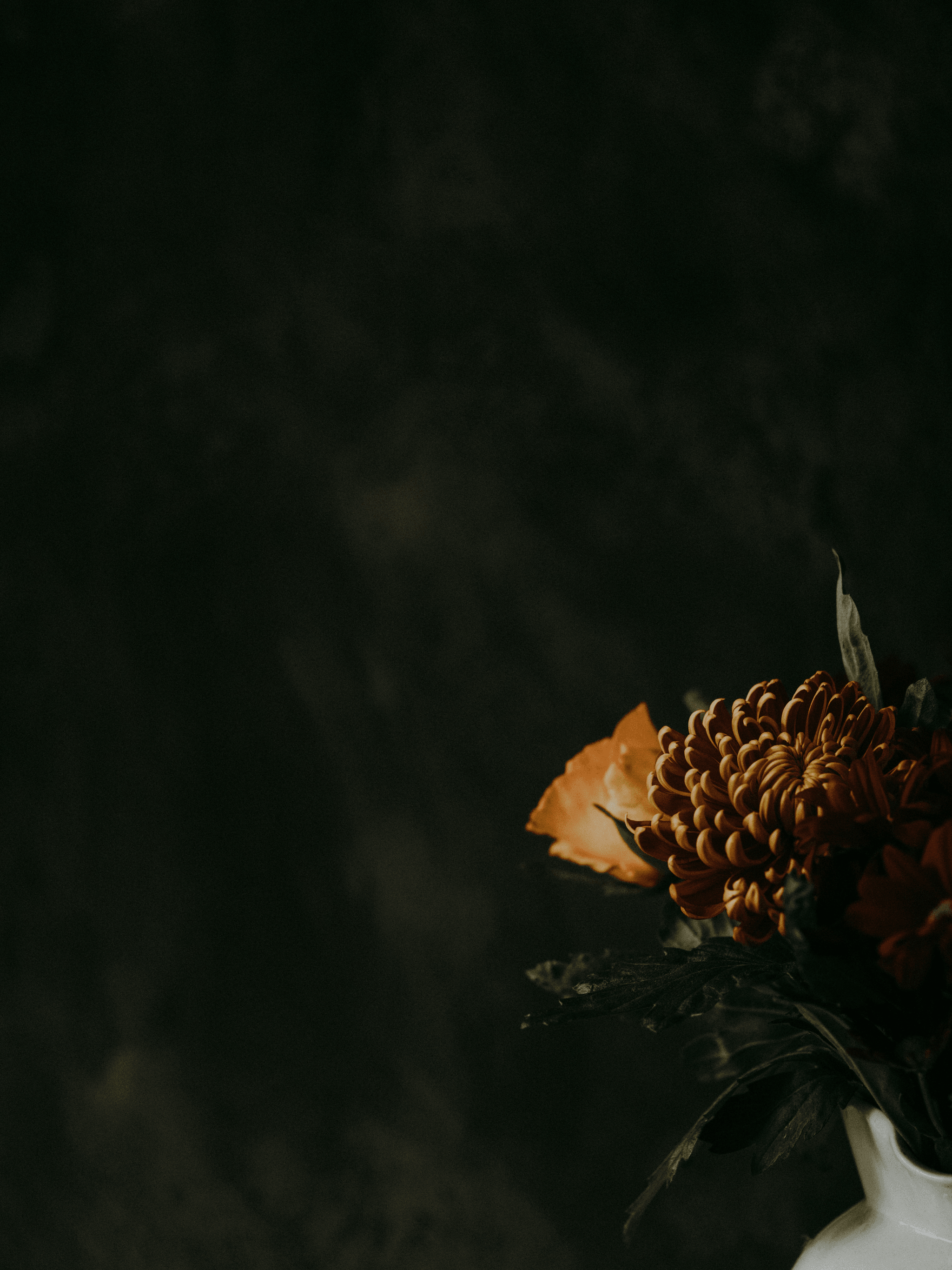 Preserved dahlia arrangement as the perfect centerpiece