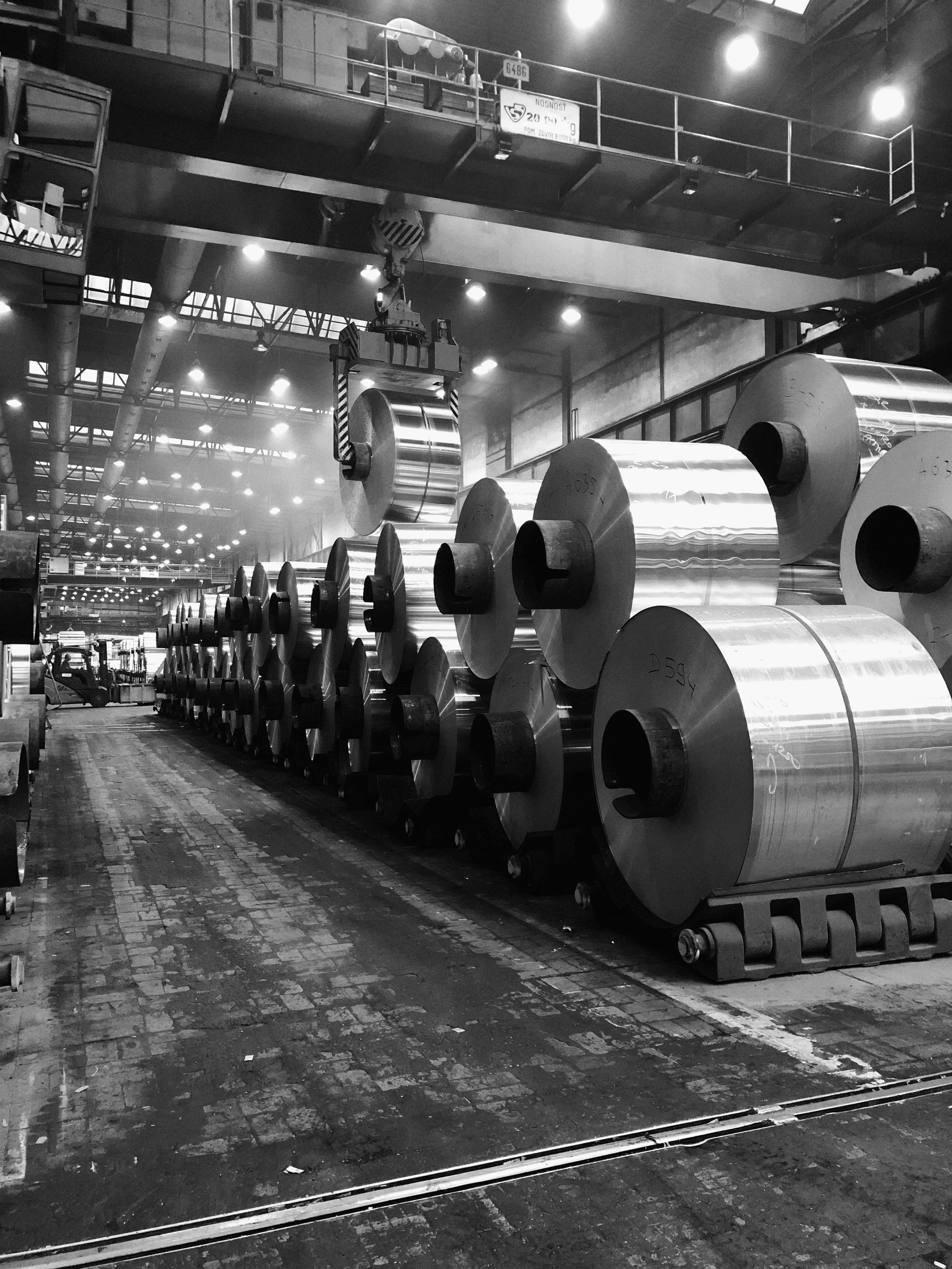 Illustration depicting stages of manufacturing process by top aluminum manufacturers