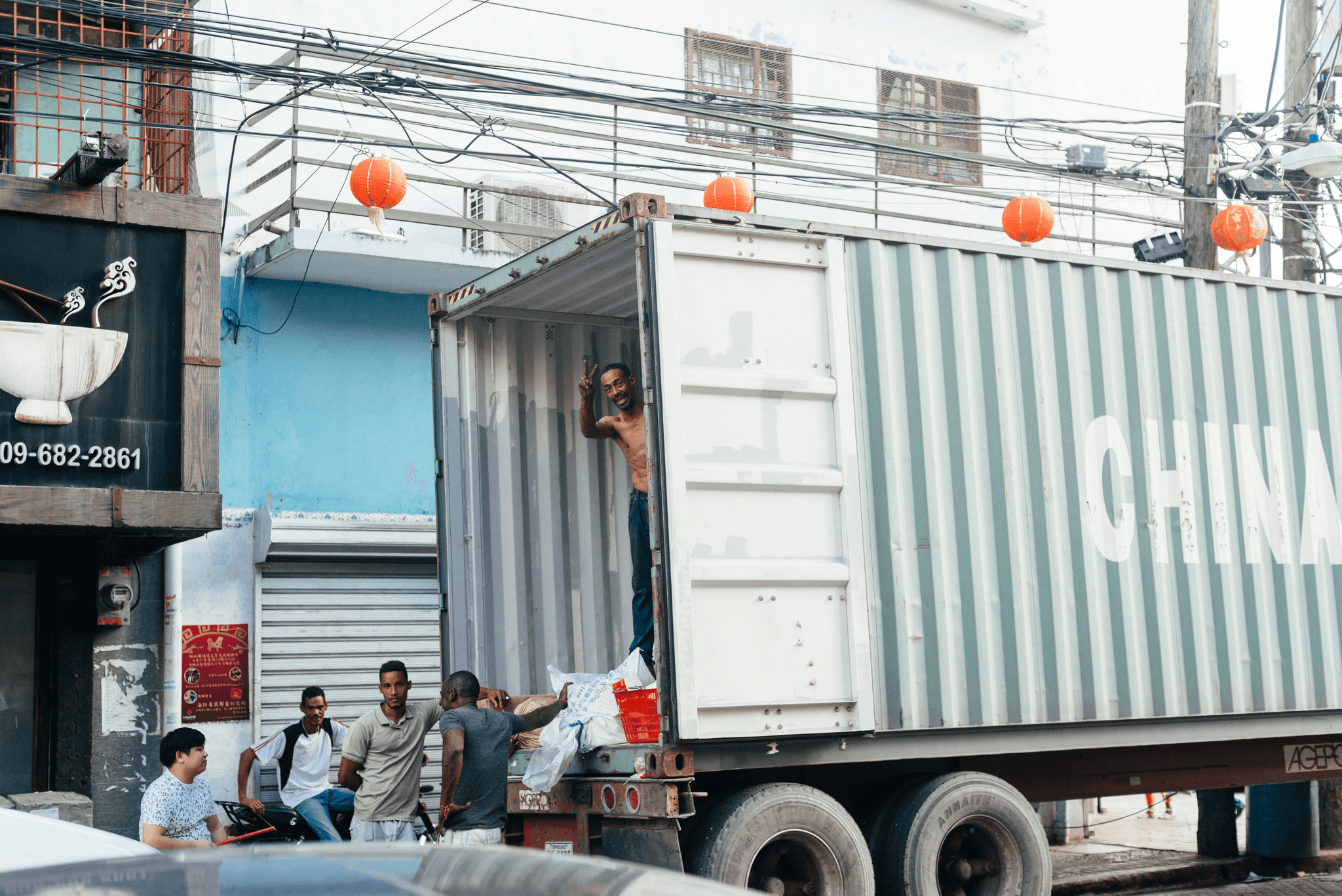 Efficient delivery of 20ft shipping container