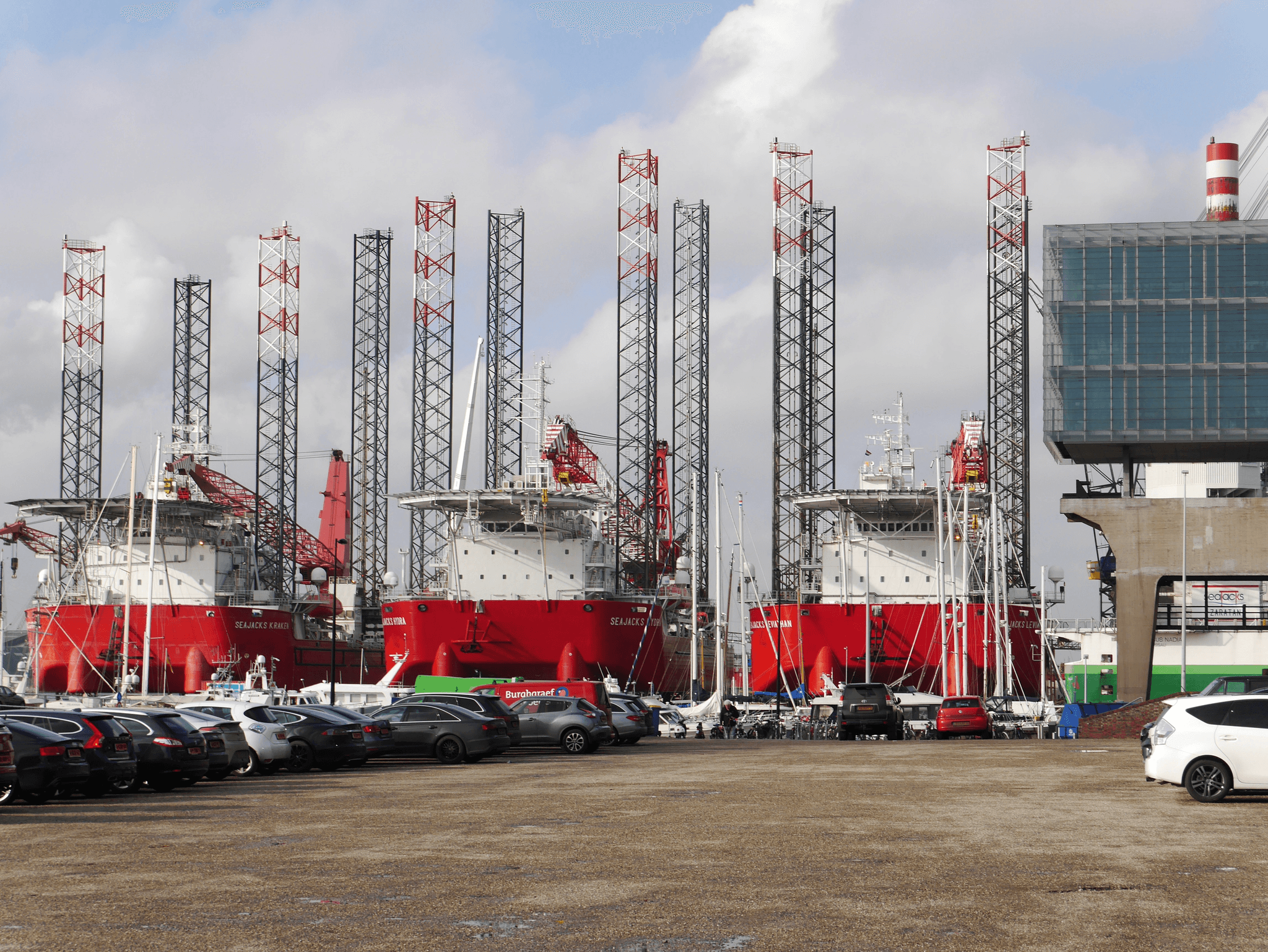 Essential features of oil rig accommodation ensuring comfort and productivity.