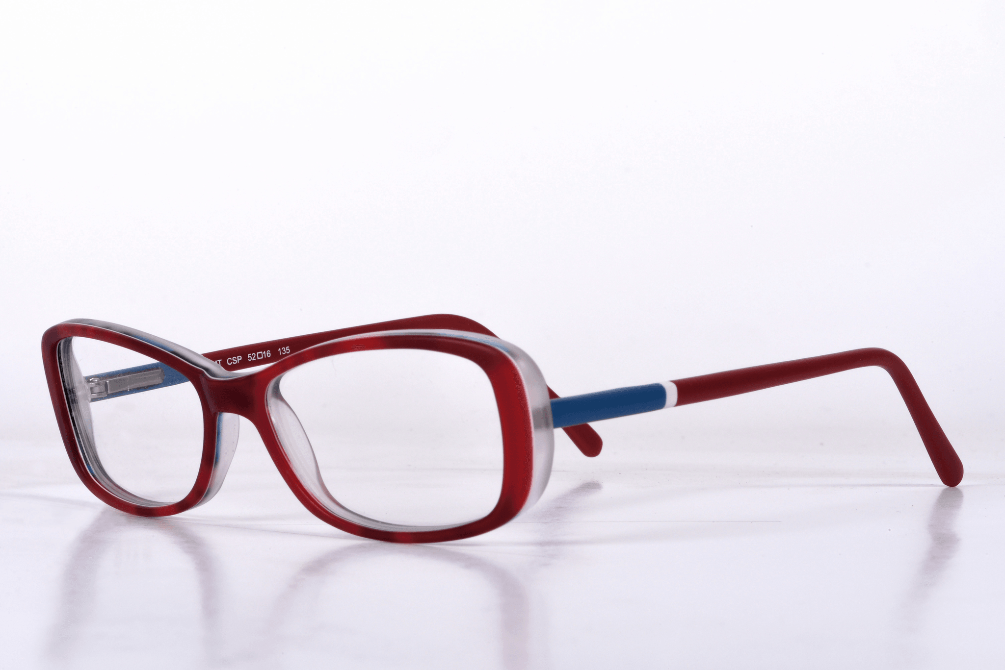 Stylish metal and acetate glasses showcasing innovative design.