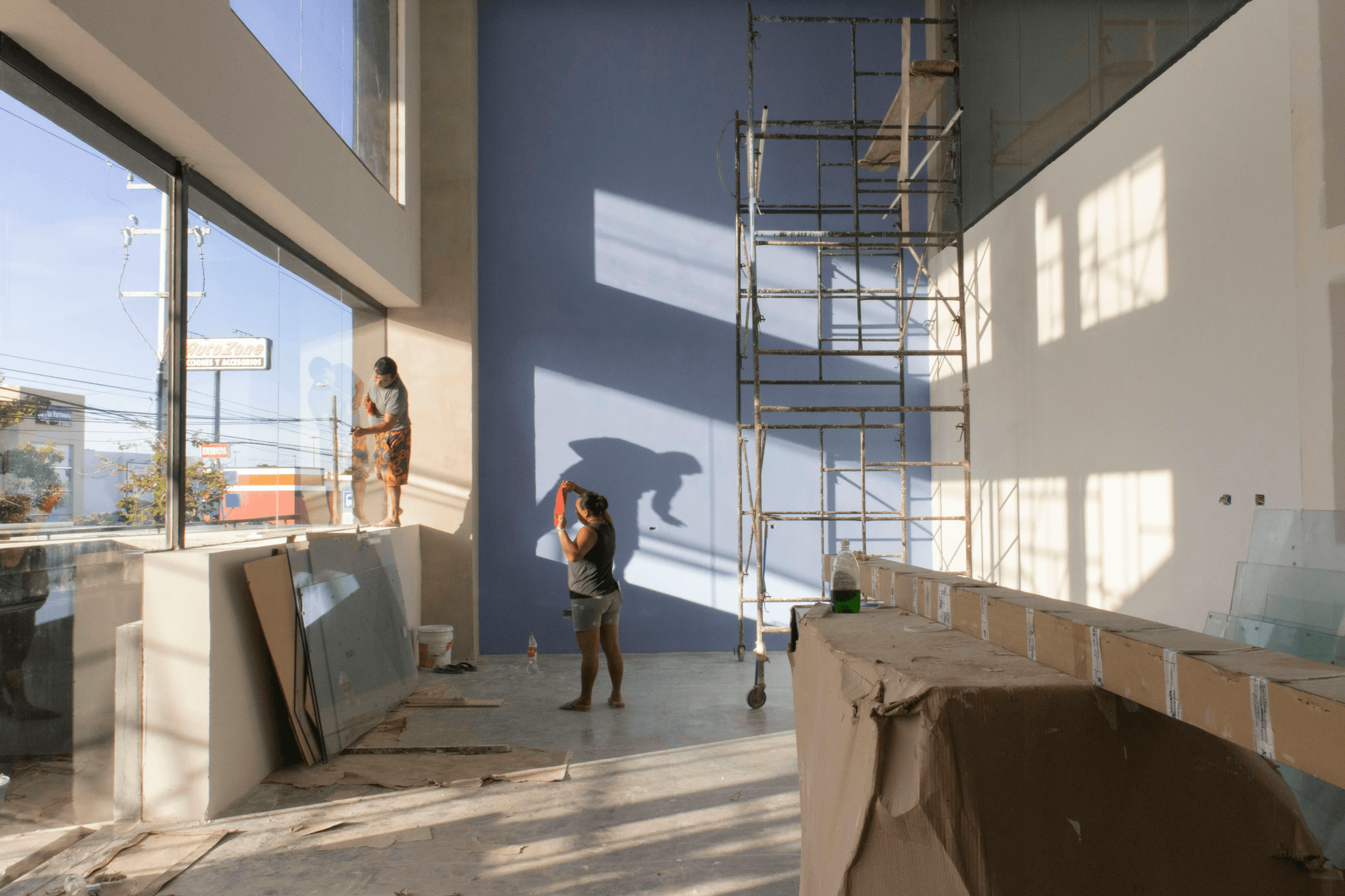 Temporary Construction Office Design with Natural Light