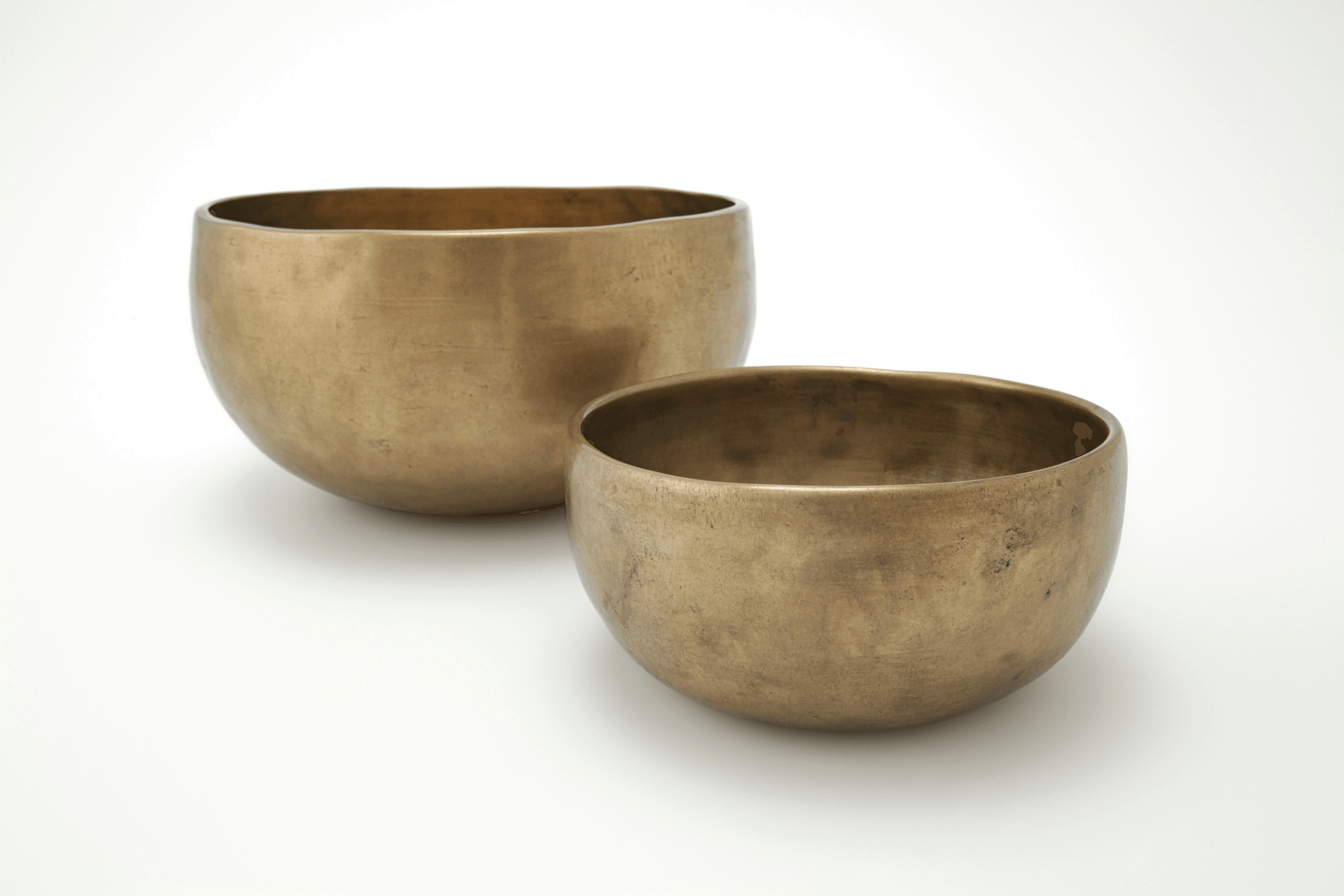 Setting up tibetan musical bowls for mindfulness exercises.