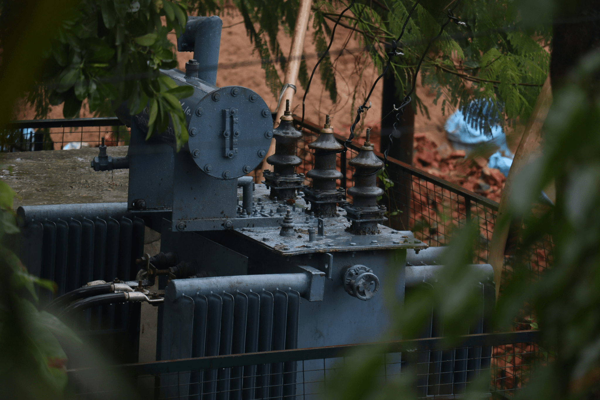 bushing transformer diagram illustrating key components