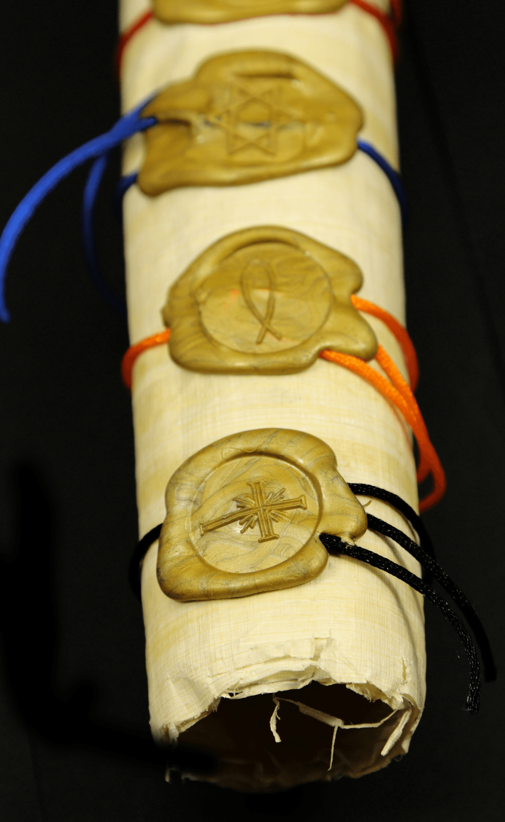 Auspicious Symbols of Tibetan Buddhism depicted through an intricately carved Eternal Knot