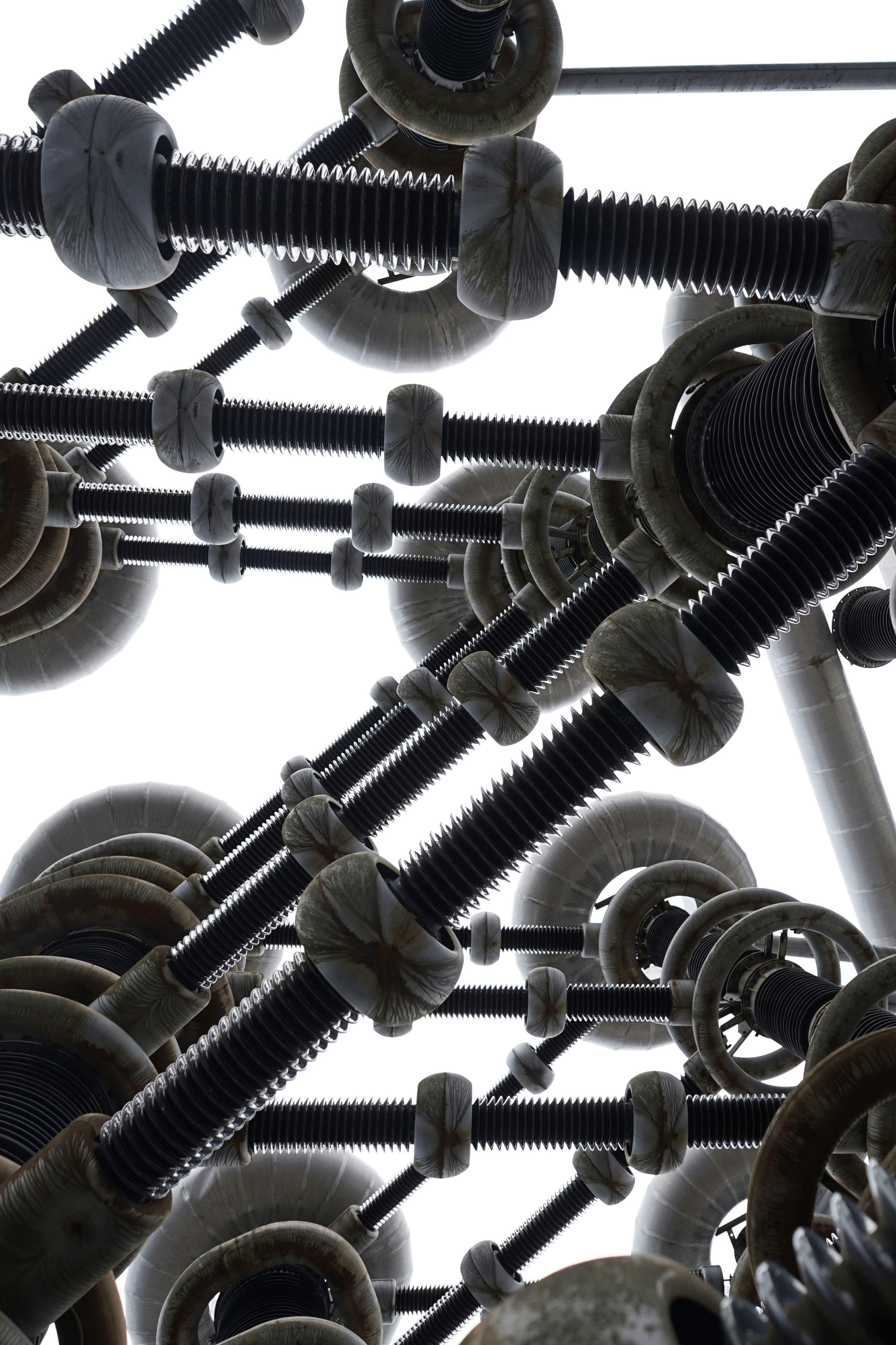 Comparison of spacer damper functions in transmission lines