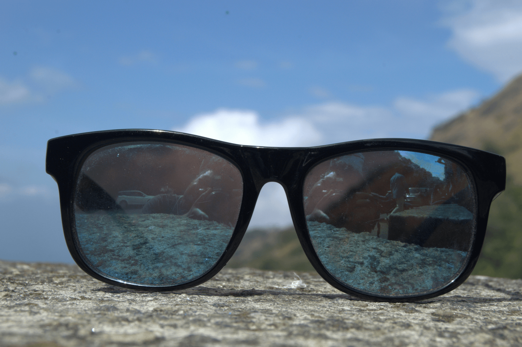 Eco-friendly polarized sunglasses from recycled materials