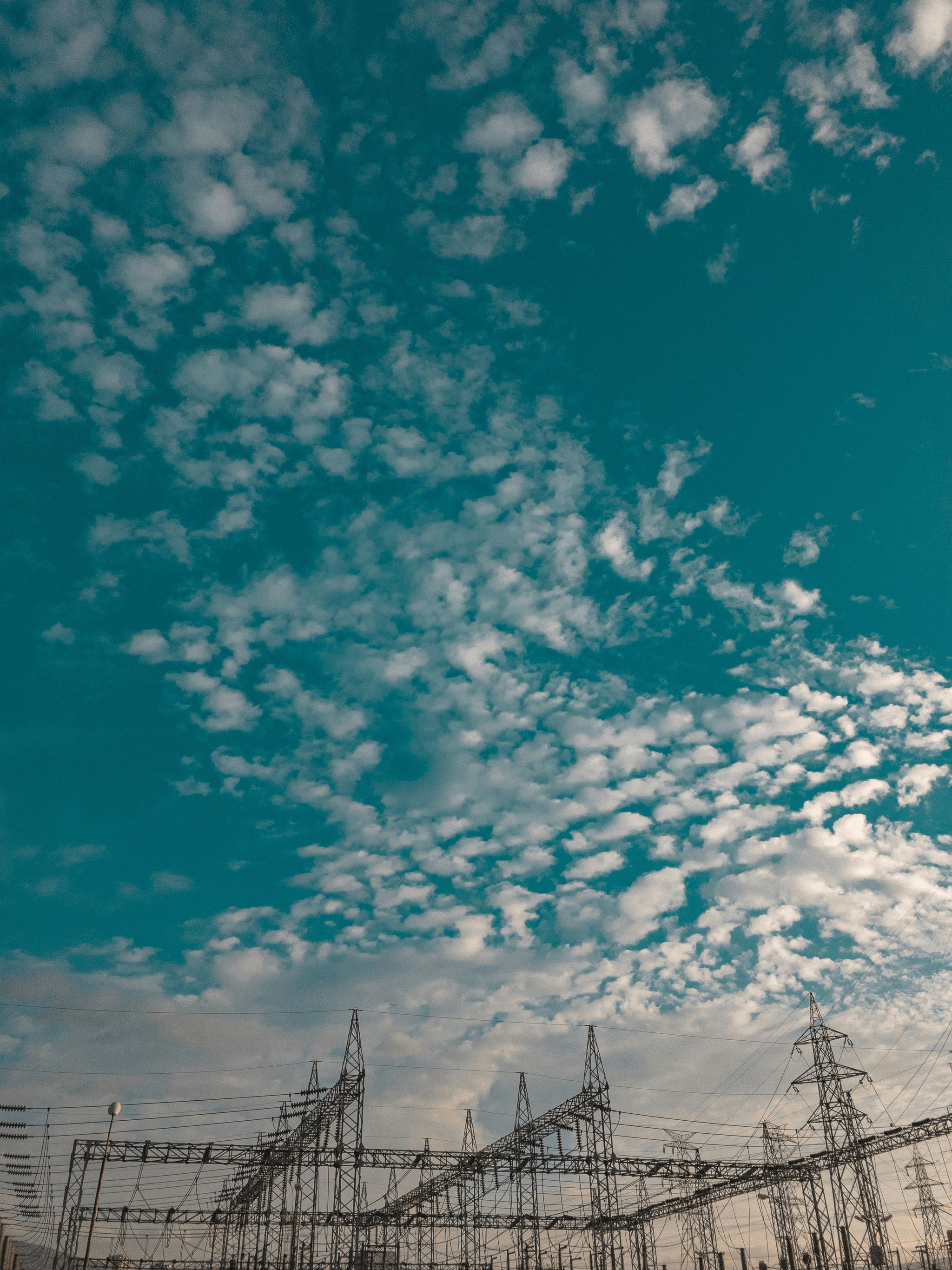 Overview image showing guard wire in transmission line system.