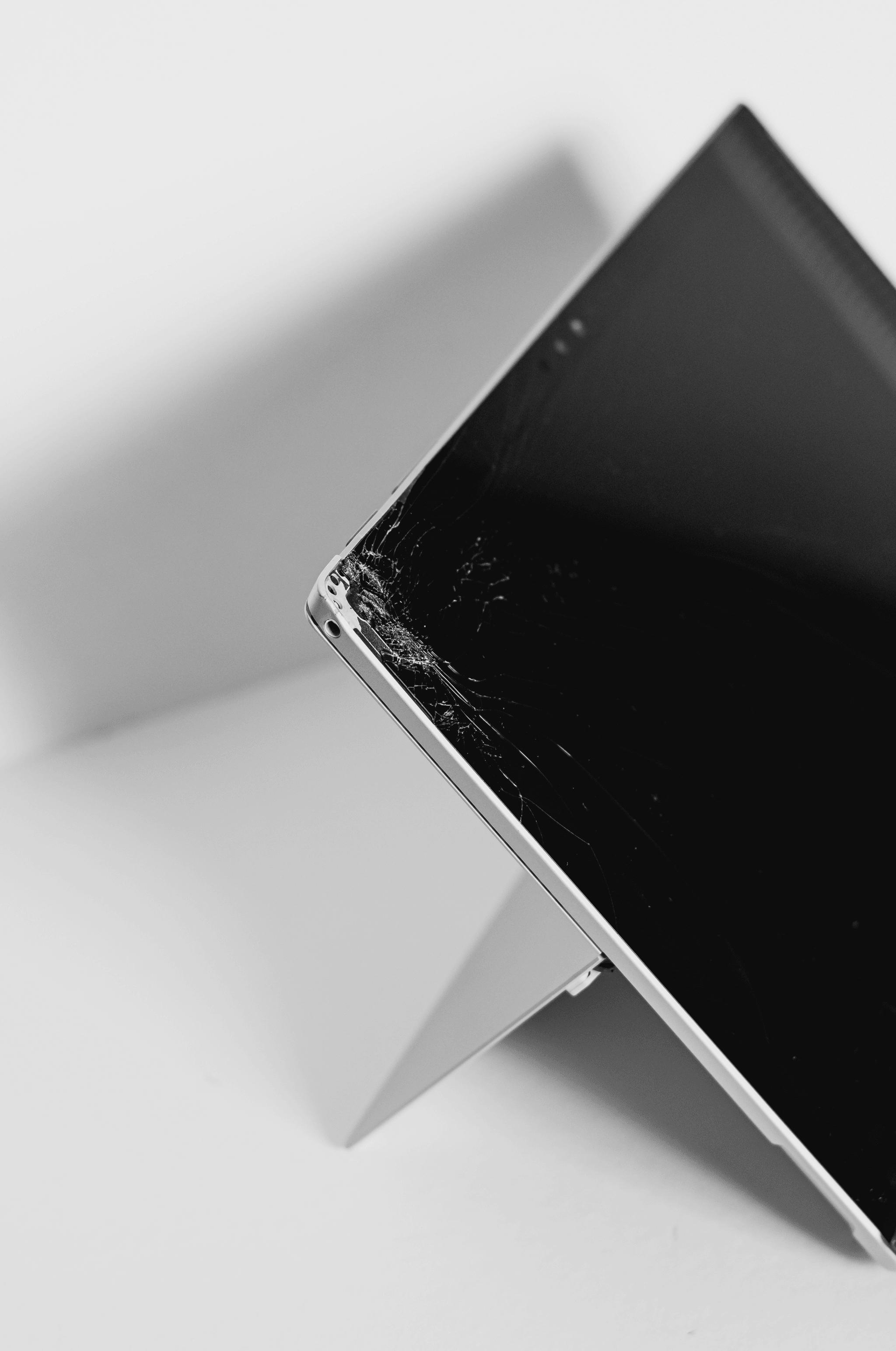 Tablet PC Defects: Display Lines, Dust Inside Camera