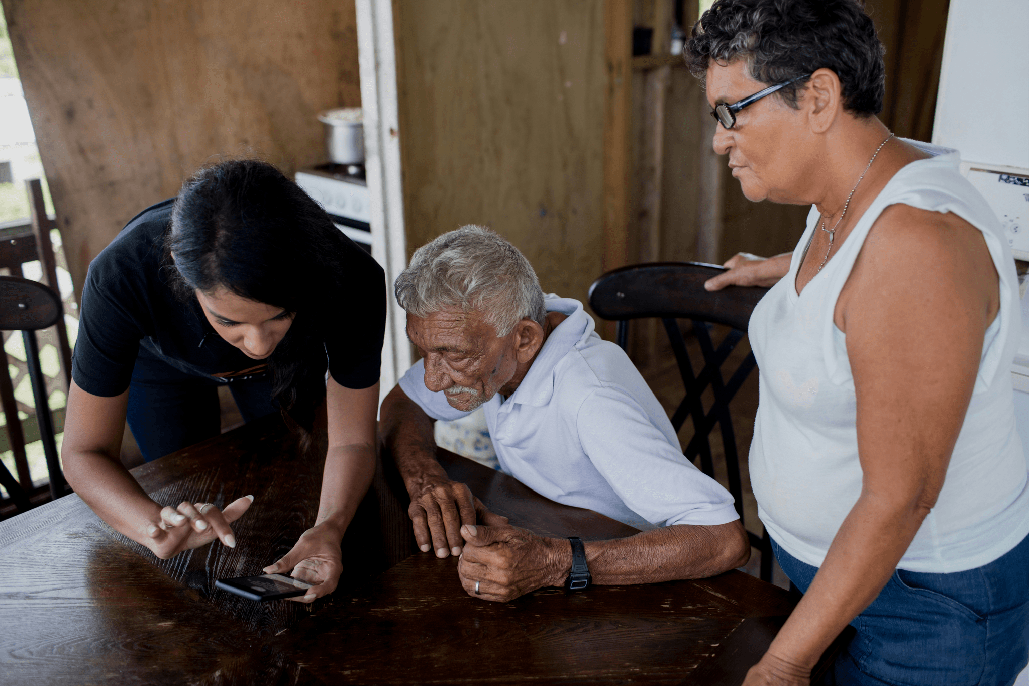 We carry out a variety of care programs for vulnerable families and adolescents to prevent suicide and enhance mental health. community care program Our mission "Lifeline" is an international telephone counseling organization that extends caring and encouraging hands to those in need through 24/7 telephone counseling services, and takes effective actions to help those who are suicidal regain the courage to live; guiding the lost and helpless to rekindle the fire of hope. The "Samaritans" telephone, first established in London, England in 1953, helps those with psychological distress through telephone counseling, and after its establishment, the local suicide rate significantly decreased, thus receiving royal recognition. "The Kinmen County Lifeline Association" was established on November 1, 2014, in Kinmen County, and is the 24th branch of "Lifeline" in the country. In addition to establishing a dedicated hotline service in 1995, the association also undertakes the Kinmen County government's services for vulnerable and divorced families, youth suicide prevention programs, and community elder care programs.