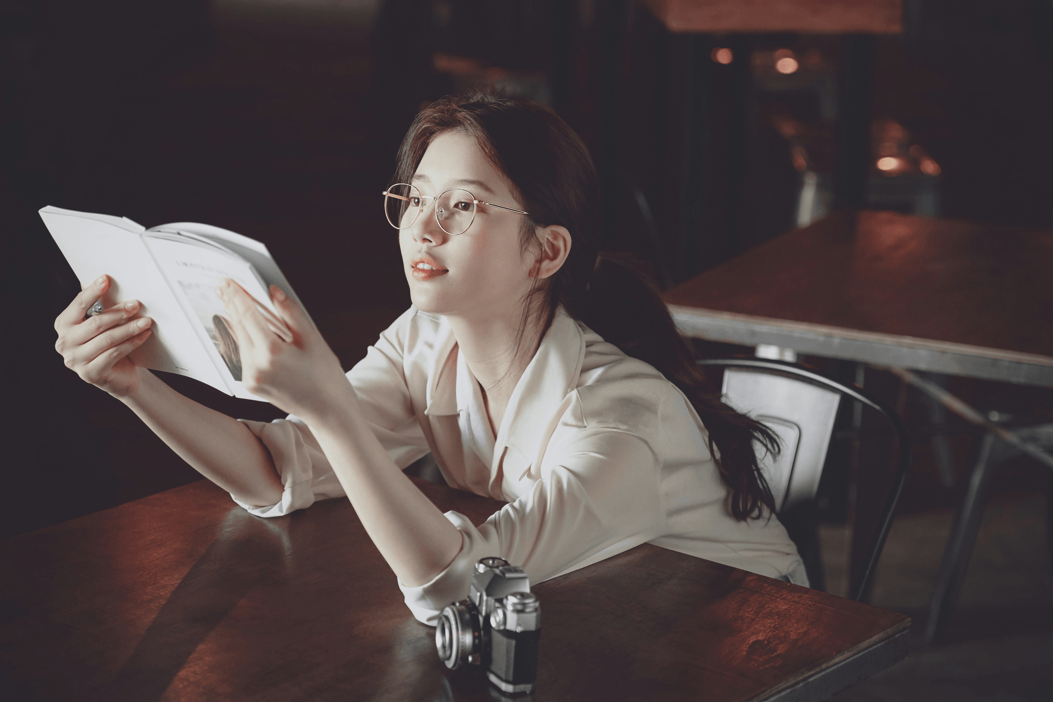 what cause double vision symptoms in individuals