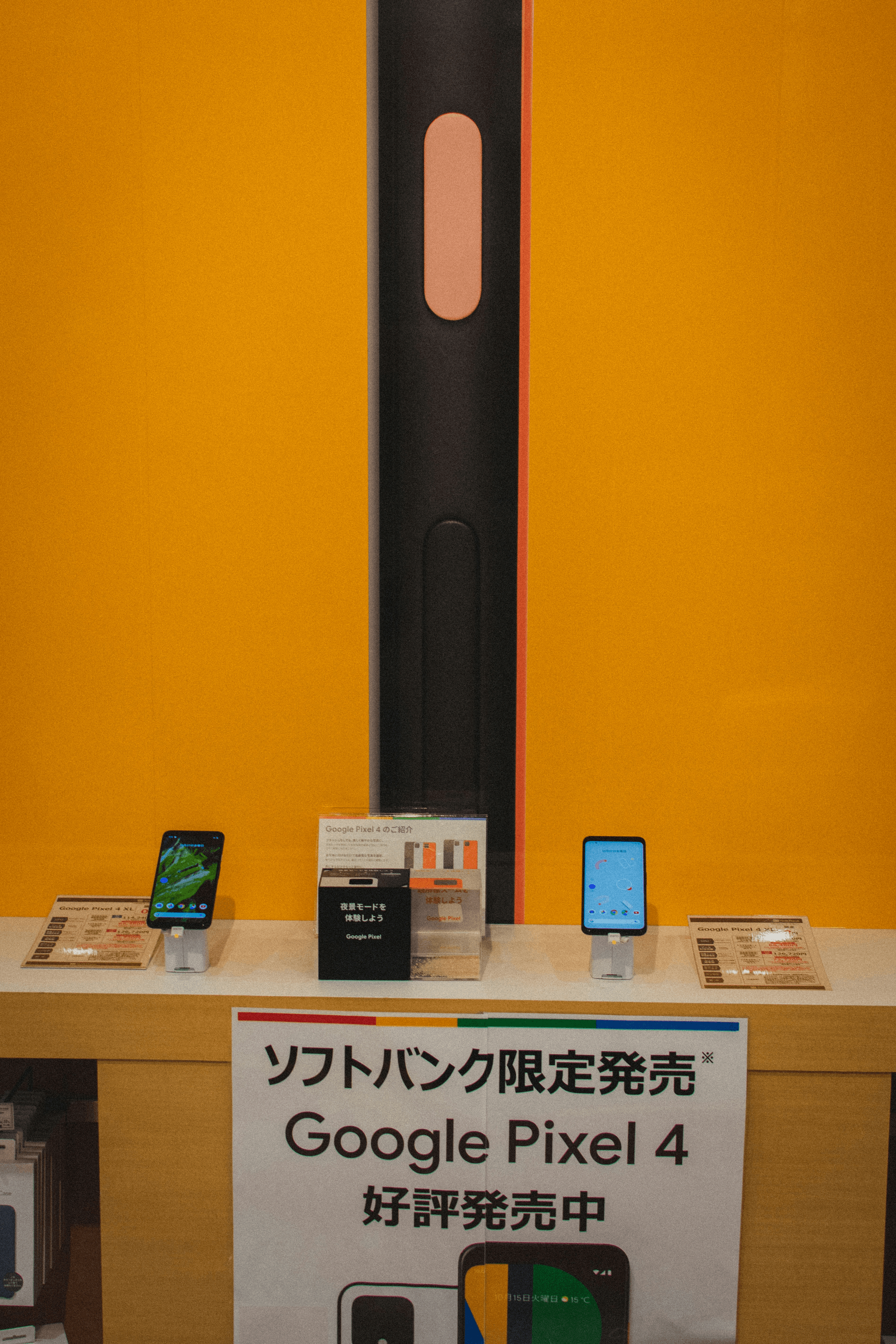 Most profitable items to import from China - Smartphone models displayed in store window