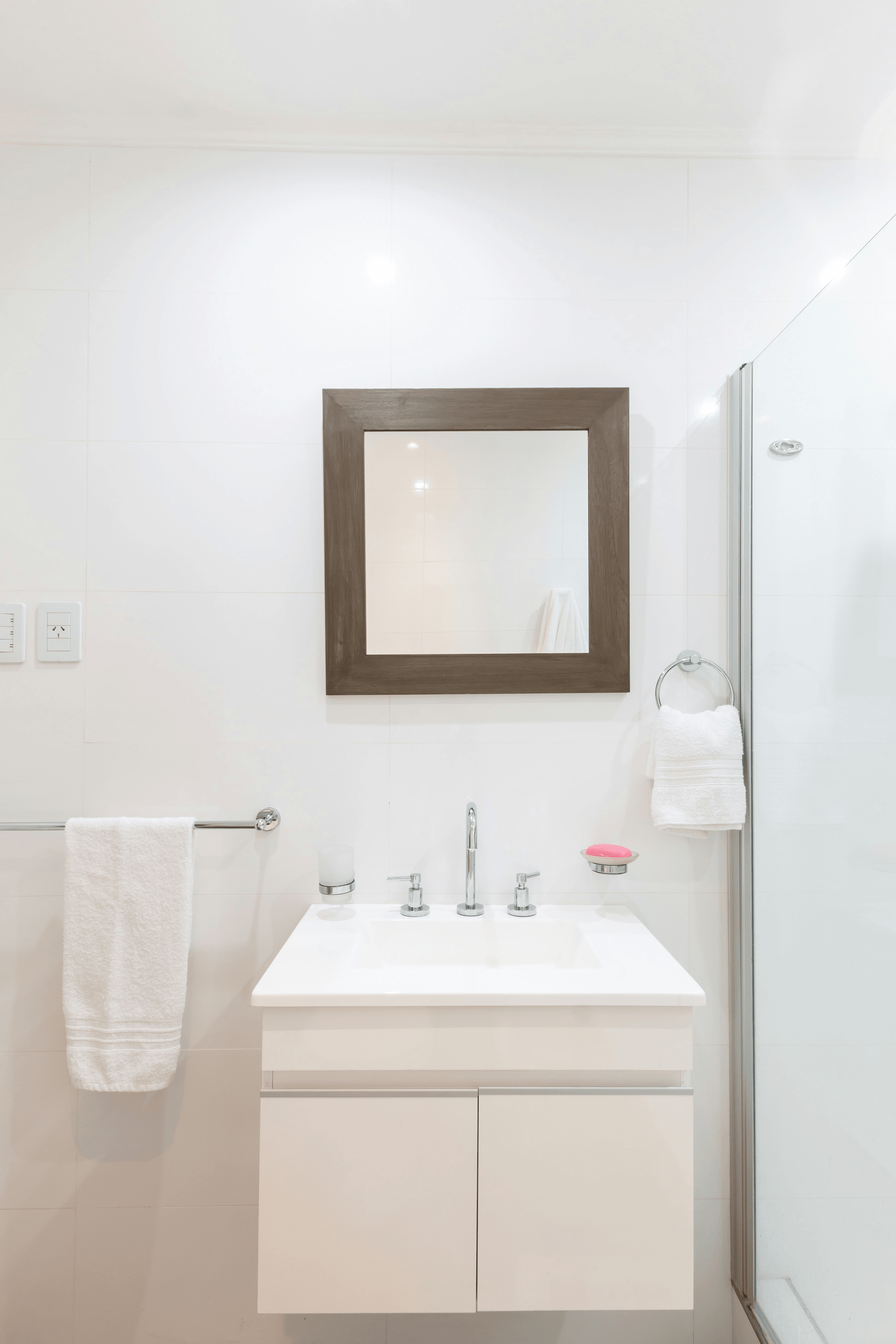 Modern bathroom fitted with china sanitary ware