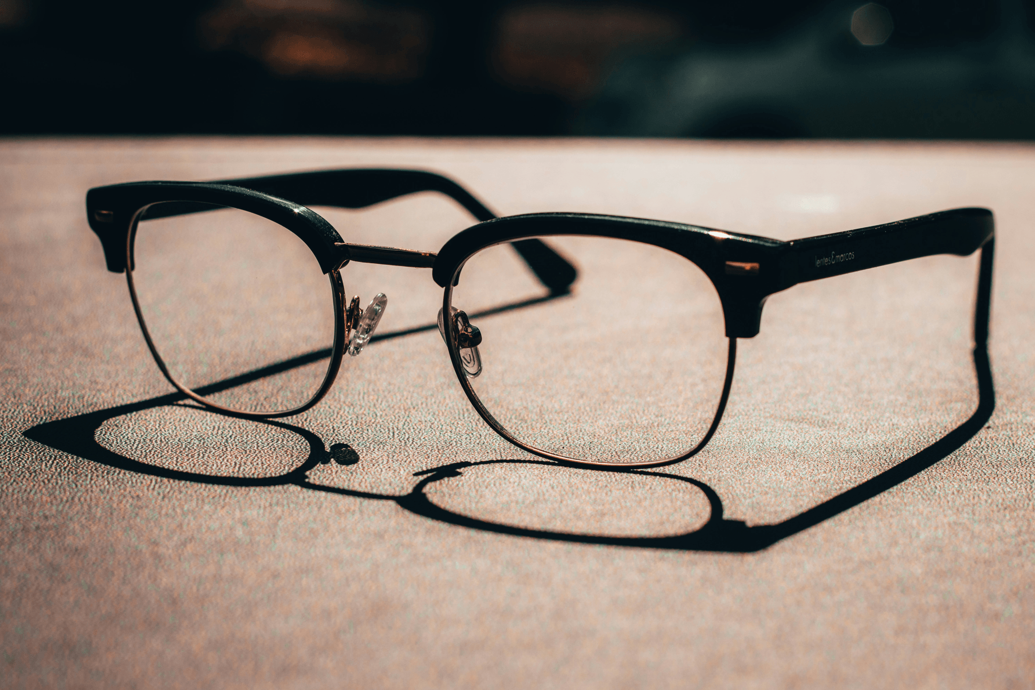 Progressive lens vs single vision comparison of eyeglasses styles