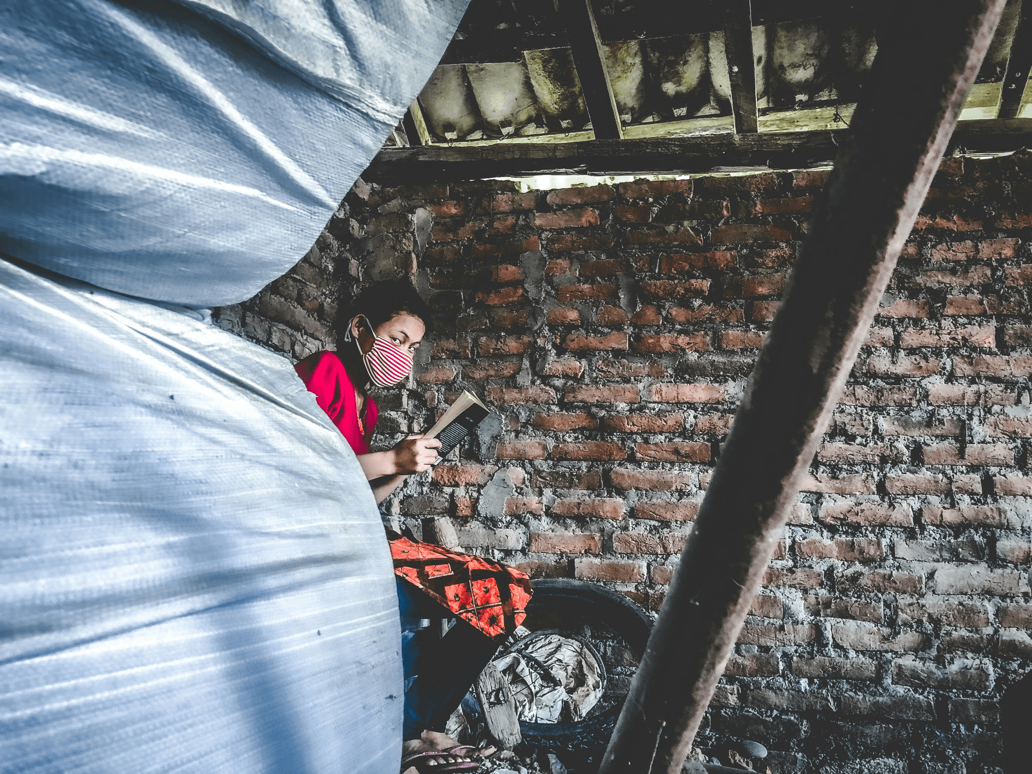 Comparison between DIY vs Professional Construction for Shipping Container House Cost