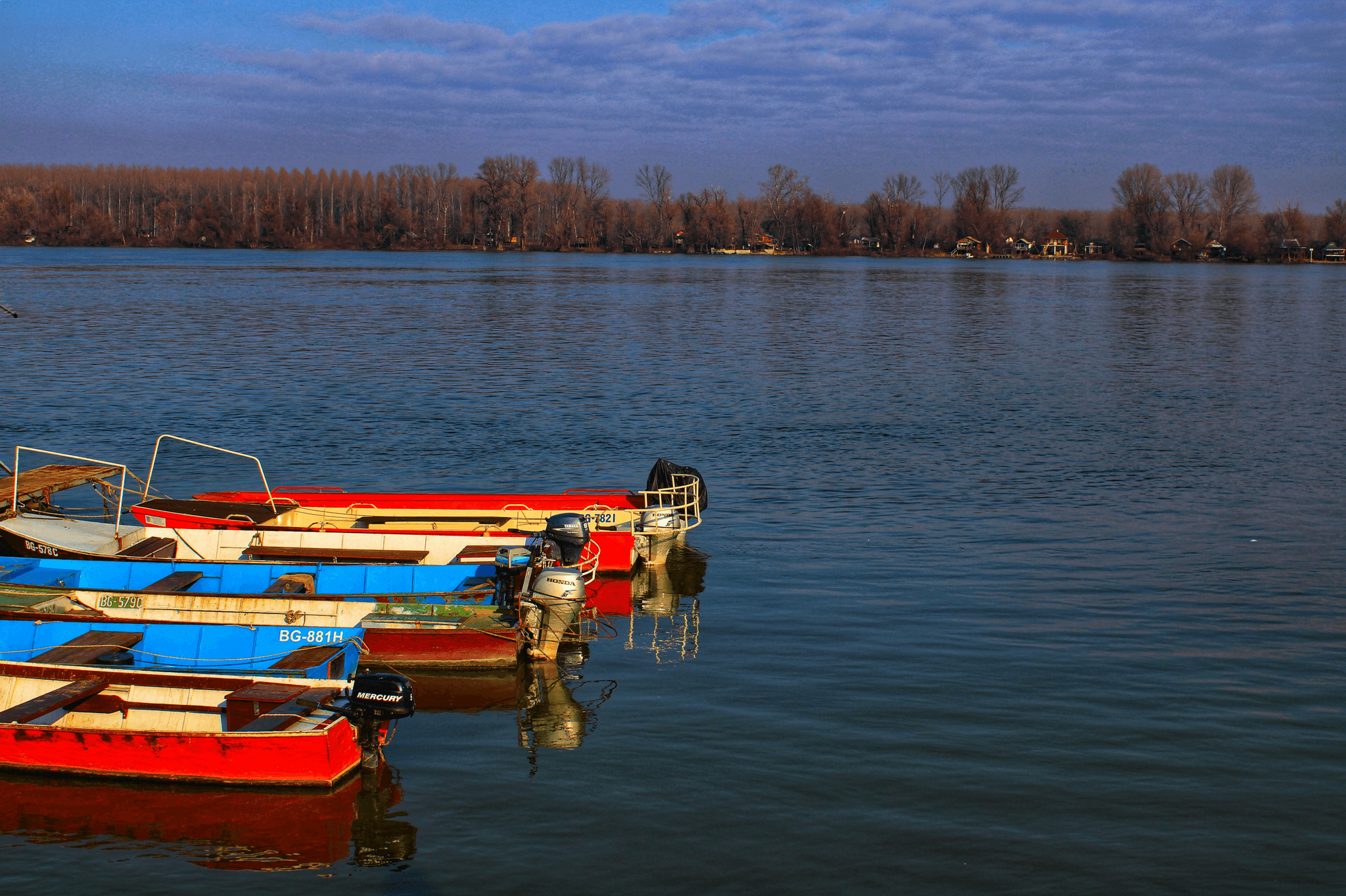 average cost of pontoon boat options available at Weisidun Yacht