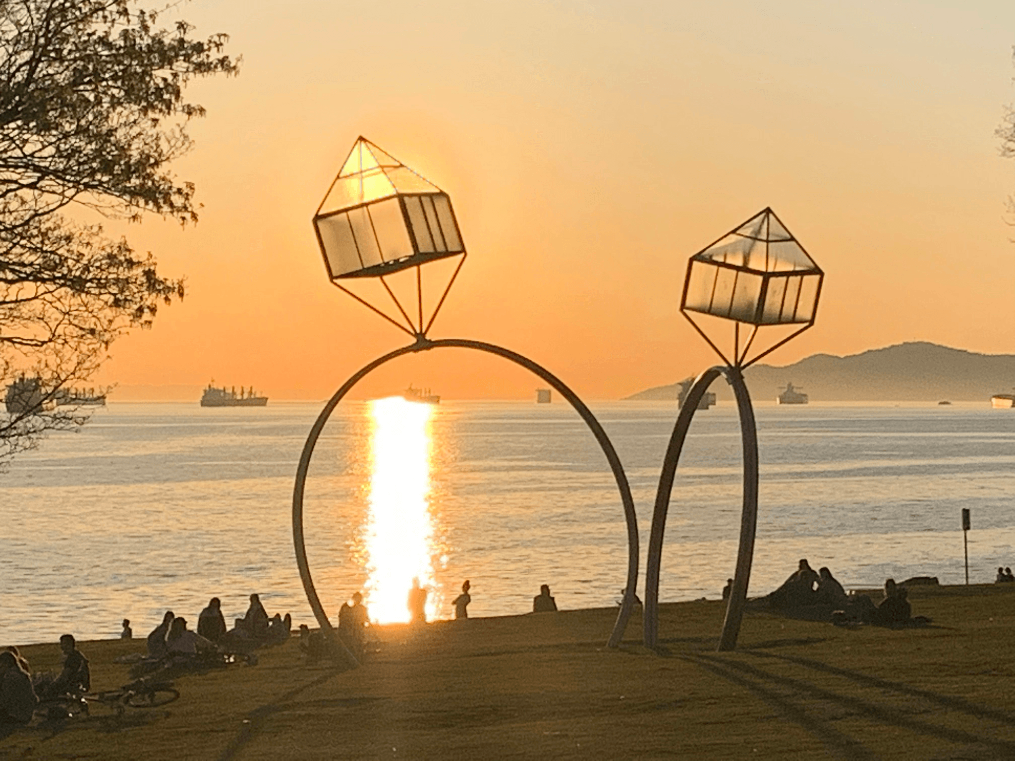 China Outdoor Decor Supplier - Sleek Stainless Steel Sculpture