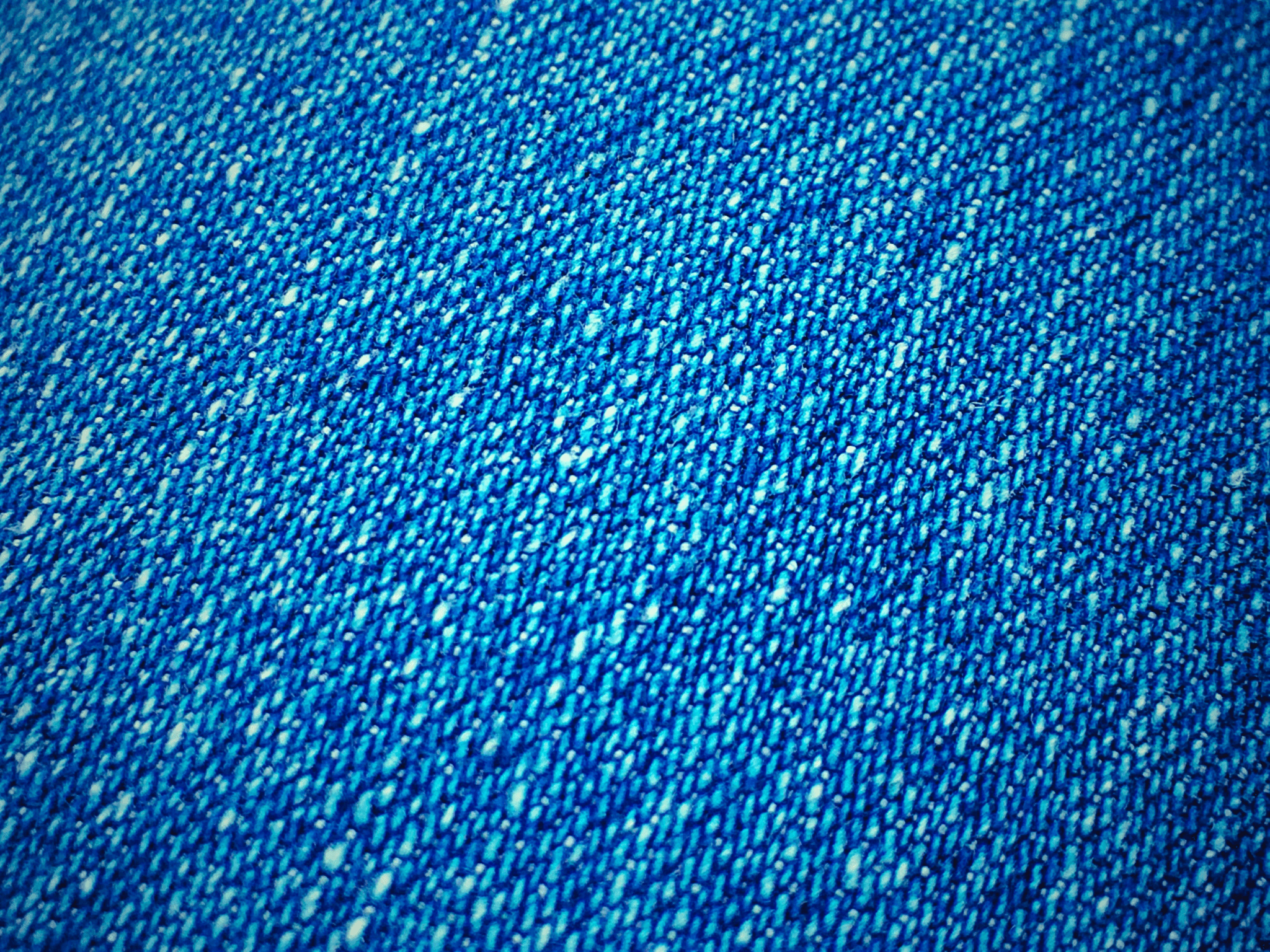 Innovative use of nitinol memory wire in flexible fashion design.