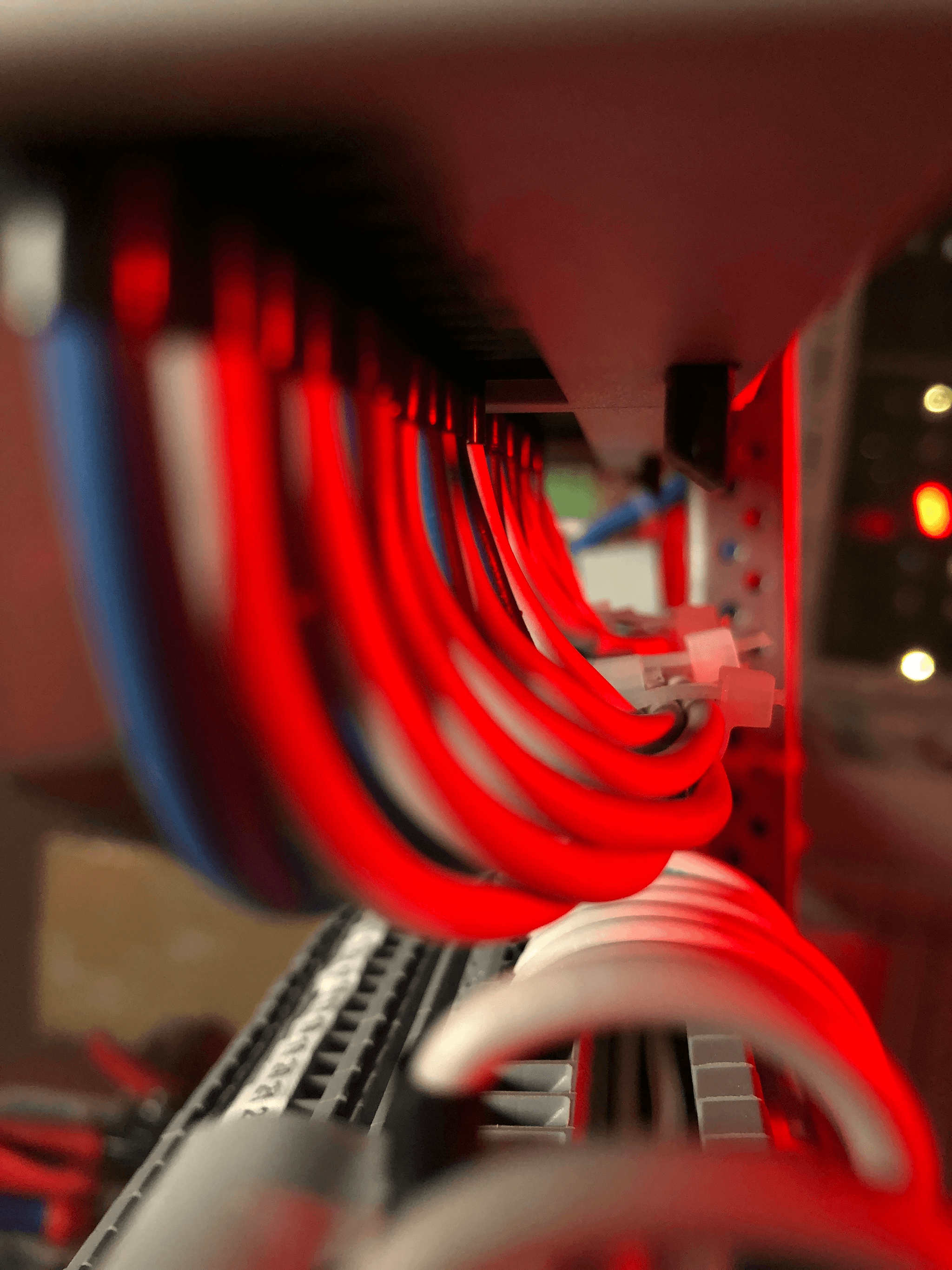 dns vendor comparison between managed vs self-managed options