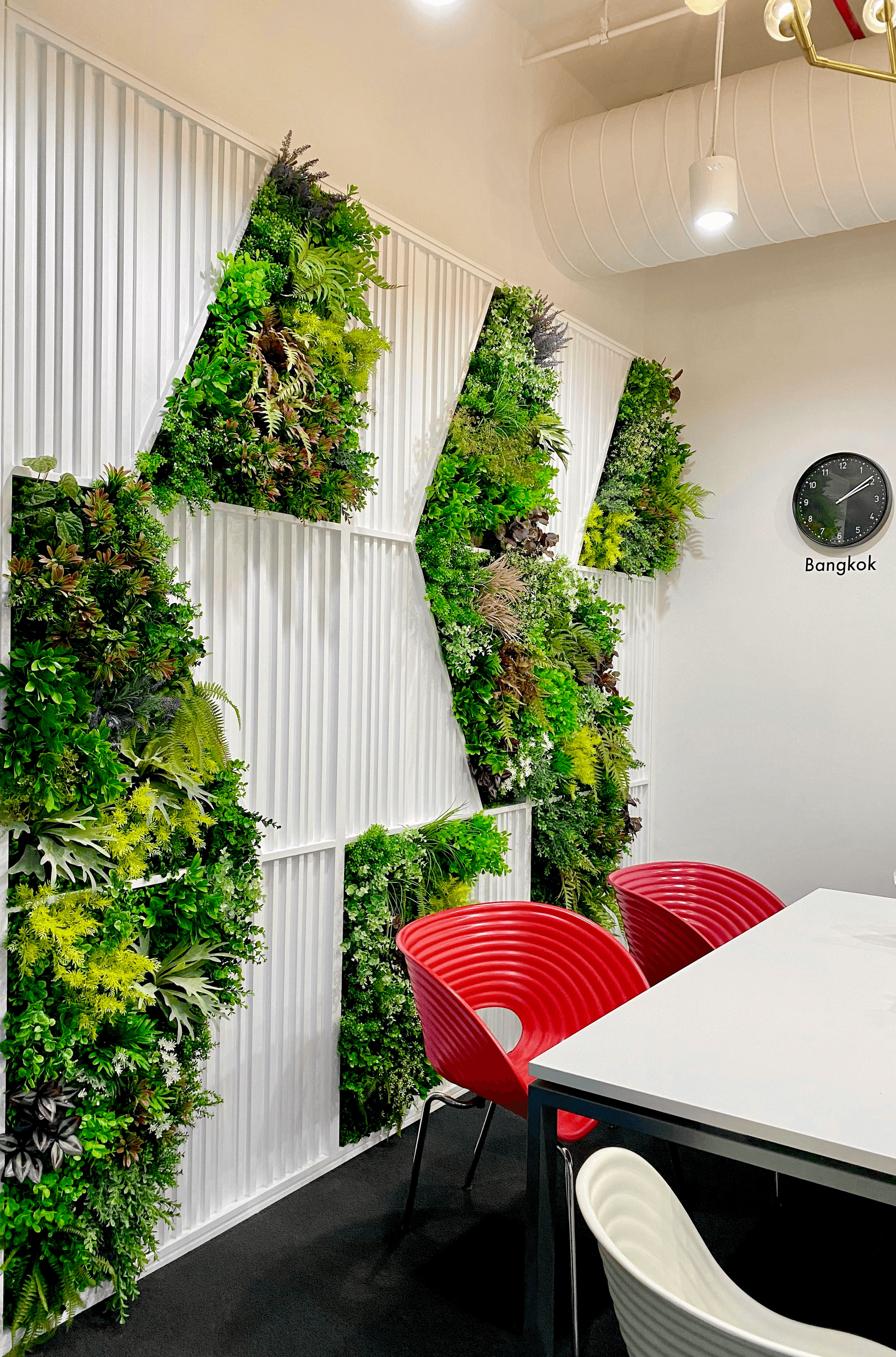 global procurement director discussing green initiatives at SSOURCING INC.