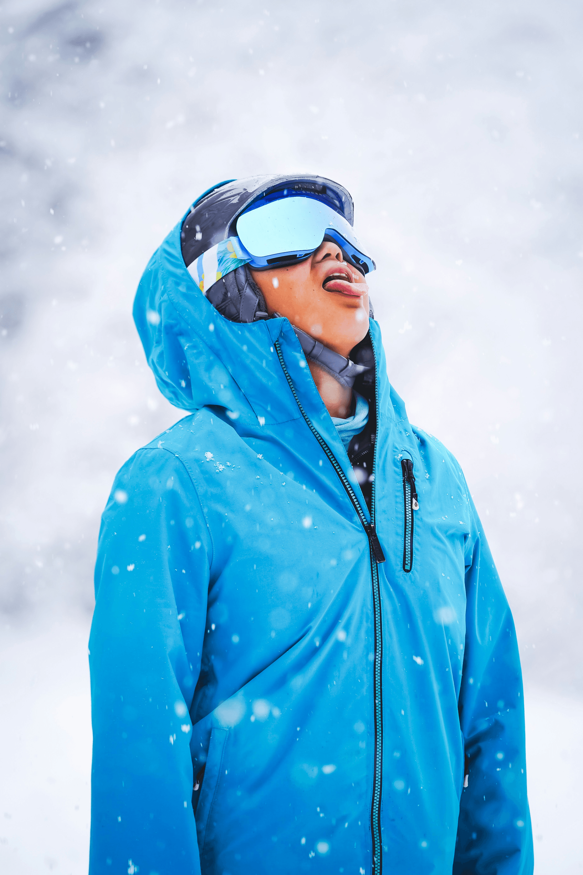 how to keep ski goggles from fogging while skiing