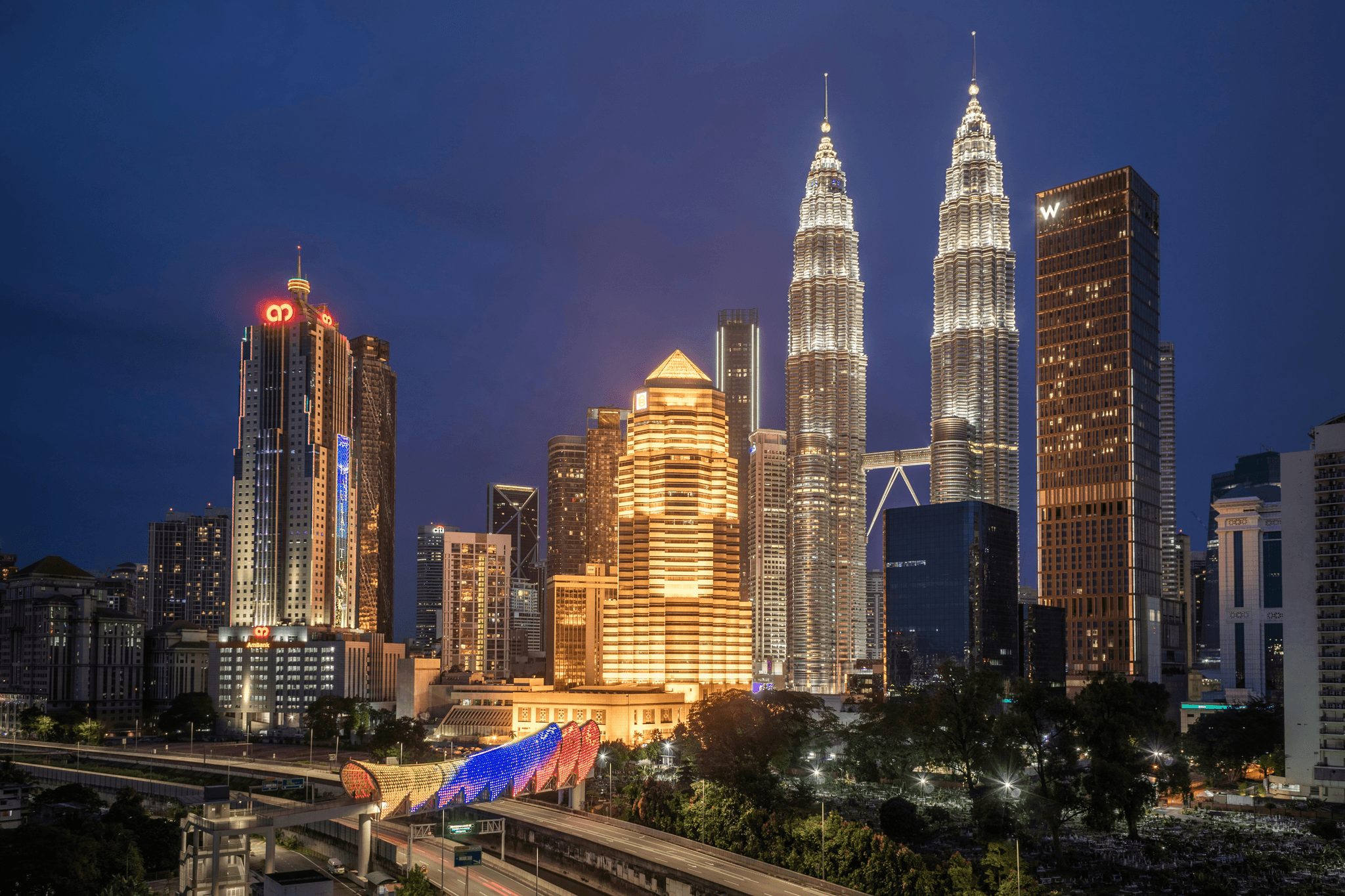 We are committed to creating a global real estate professionals communication platform to promote information sharing and cooperation. Promote cross-border real estate exchange function list Promote cross-national real estate exchange: We are committed to creating a platform for global real estate professionals to exchange, promoting information sharing and cooperation. Provide professional consulting services: The association provides comprehensive consulting services from market analysis, legal consultation to capital operation, assisting members in making informed investment decisions. Assist enterprises in expanding overseas markets: Through the association's resources and network, assist member enterprises in entering foreign markets and expanding their business scope.