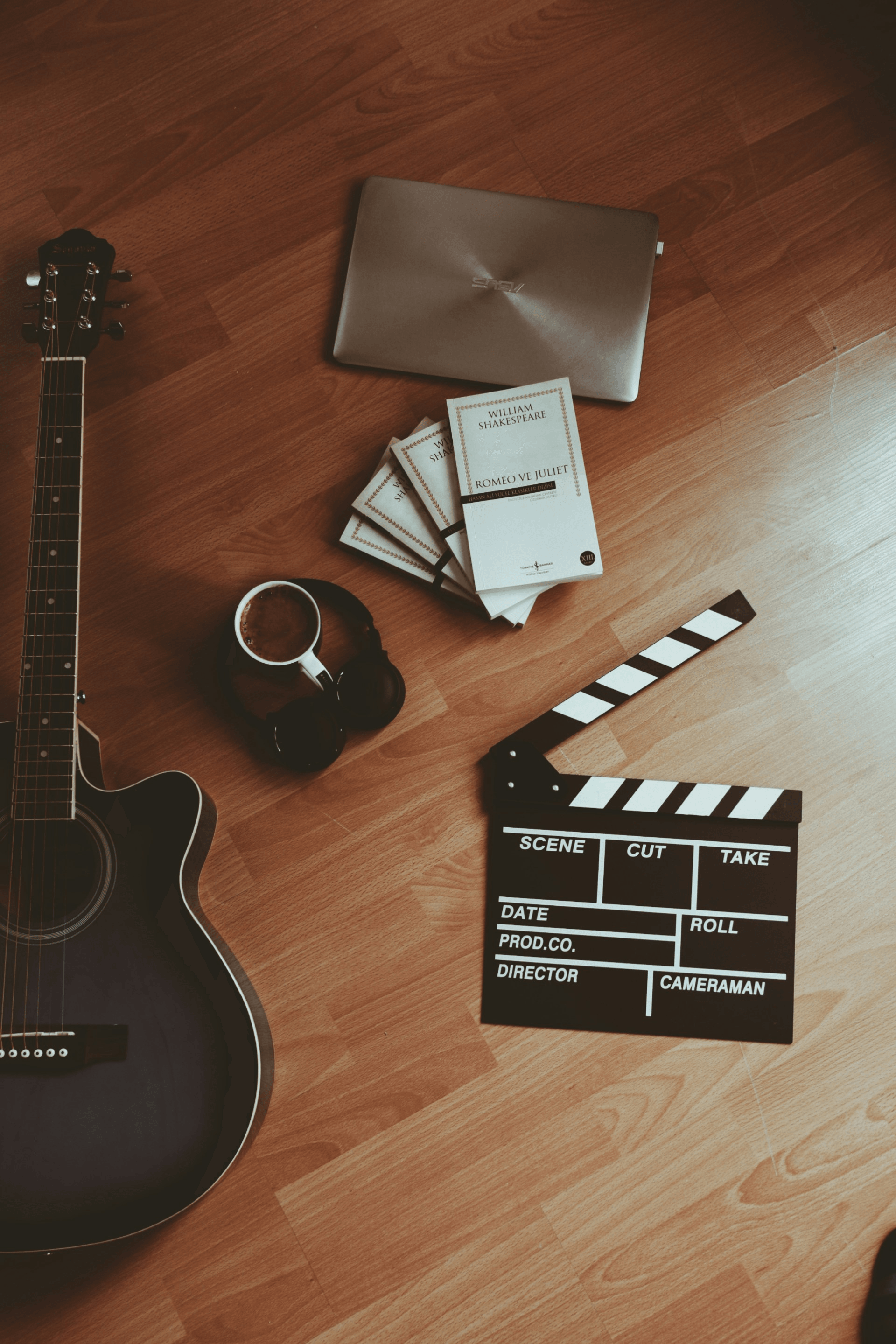 At THE TASTERS, we believe that each wine has a unique story to tell. Our scenario design and storytelling animation services are designed to bring these narratives to life, engaging your clients in an unforgettable way. Everything begins with a story. Conceptions and realizations of scenarios and animations of storytelling type + consulting missions, training and brokerage for actors and networks of the Oeno-cultural world